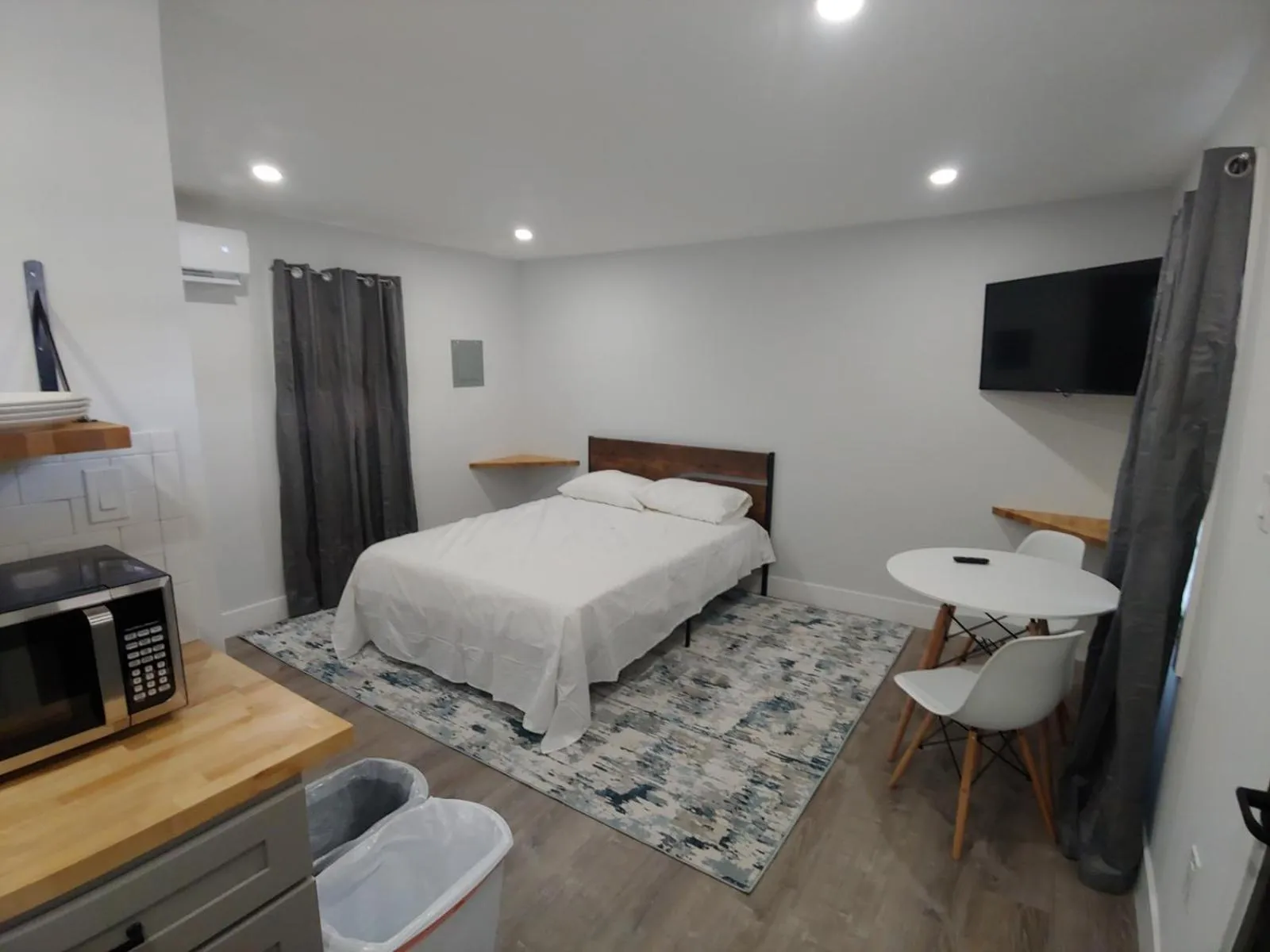 Bedroom, Bed in Vermont Suites