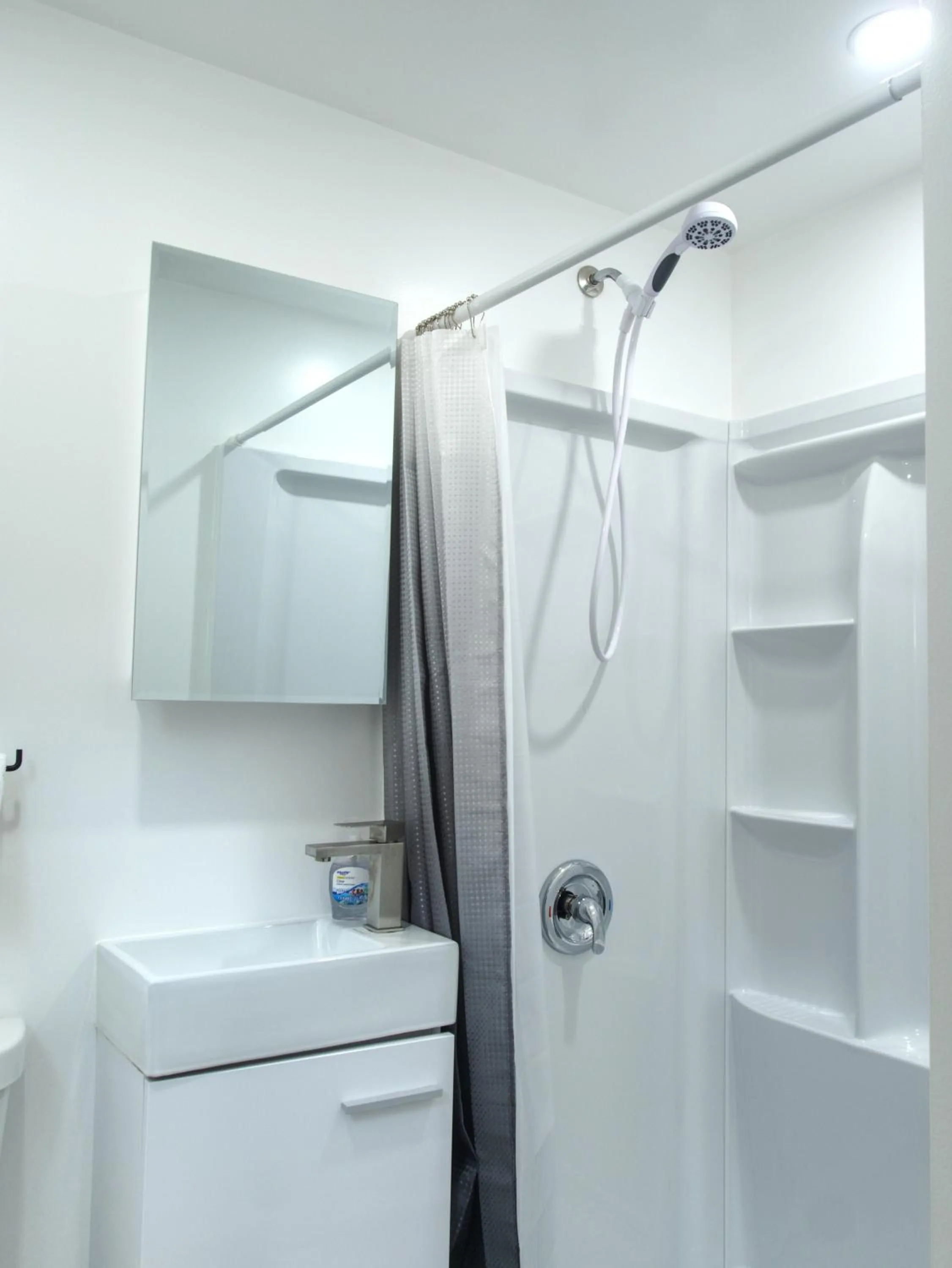 Shower in Vermont Suites