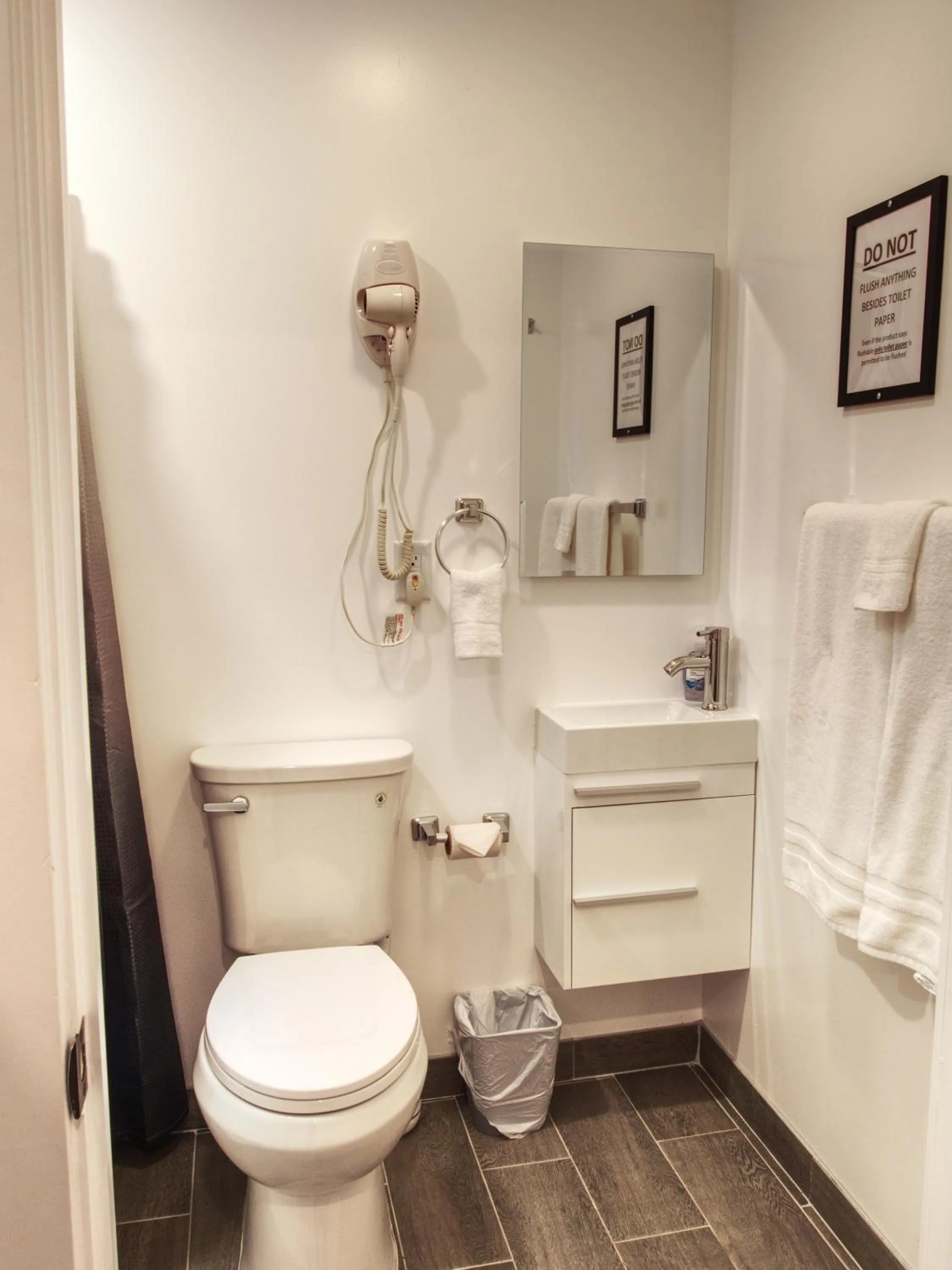 Bathroom in Vermont Suites