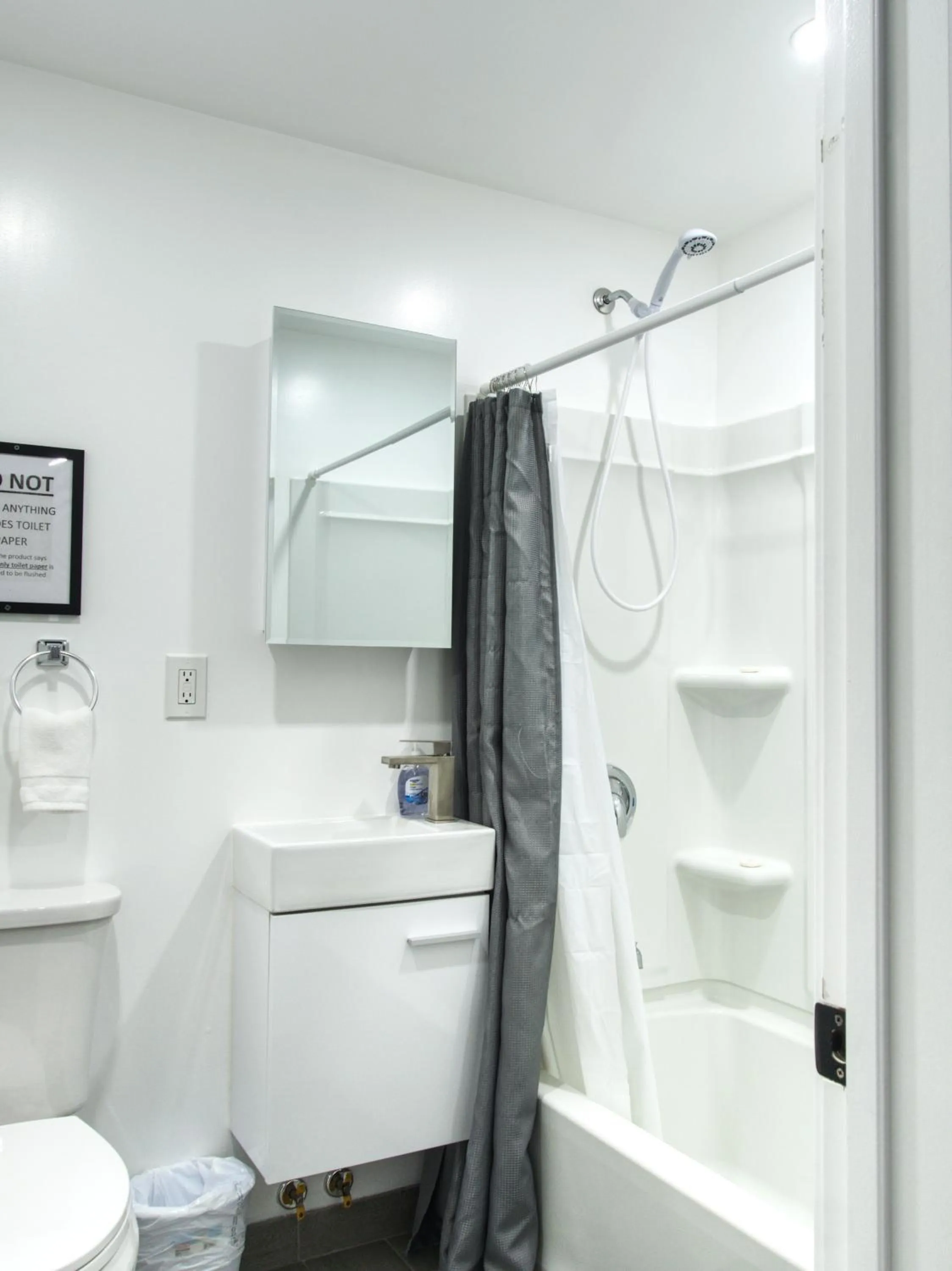 Shower in Vermont Suites