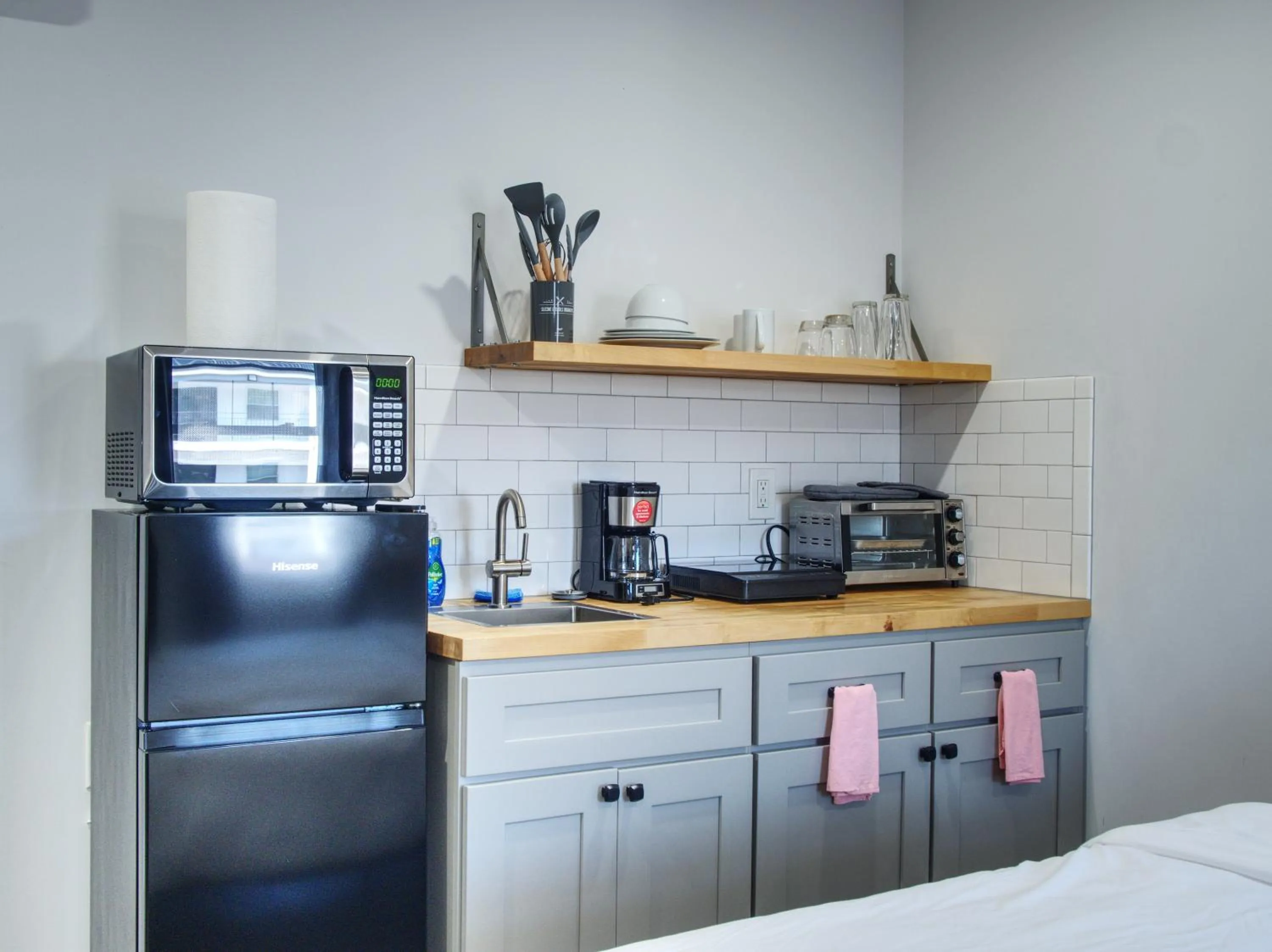 Kitchen or kitchenette in Vermont Suites