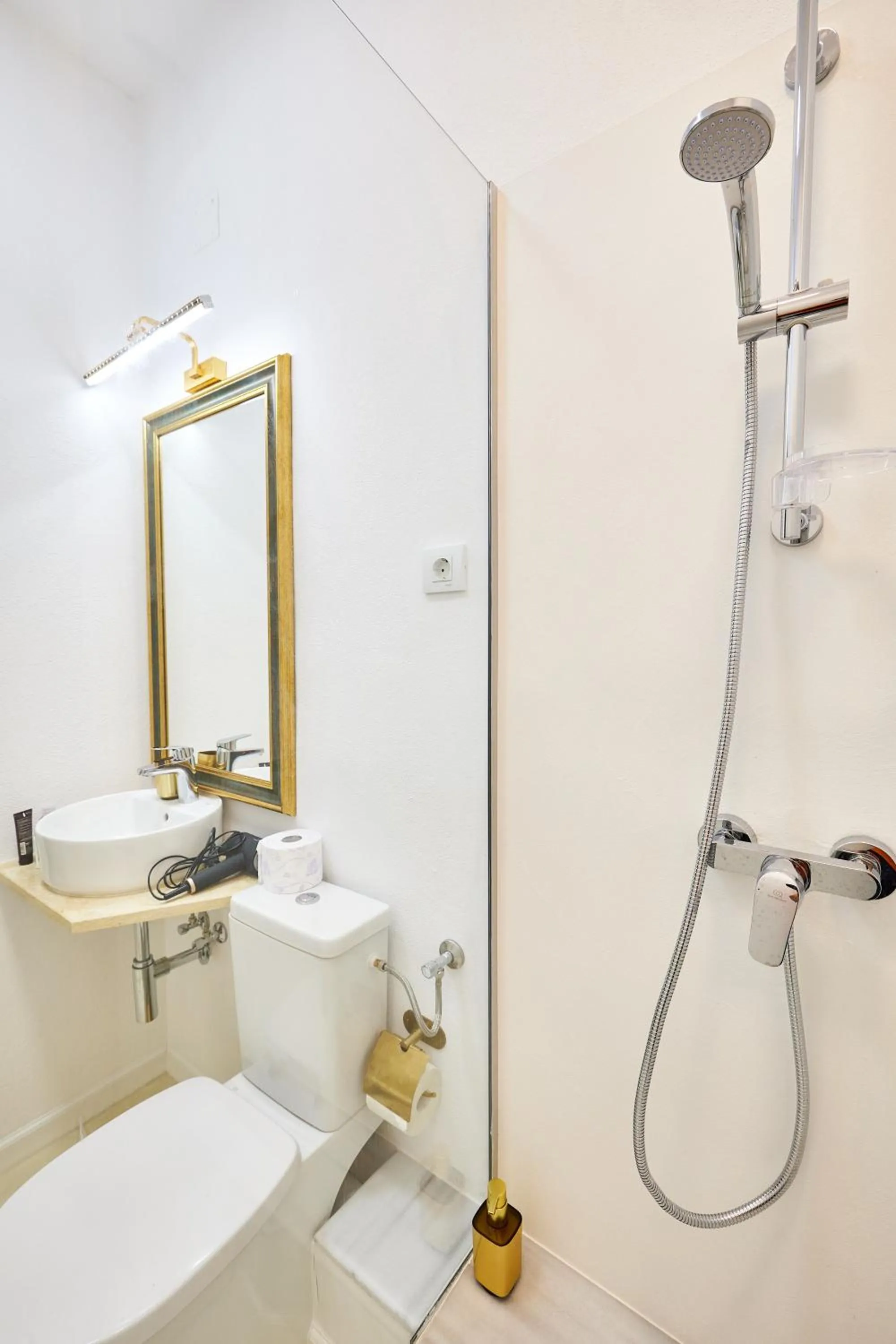 Shower in Carol Park View