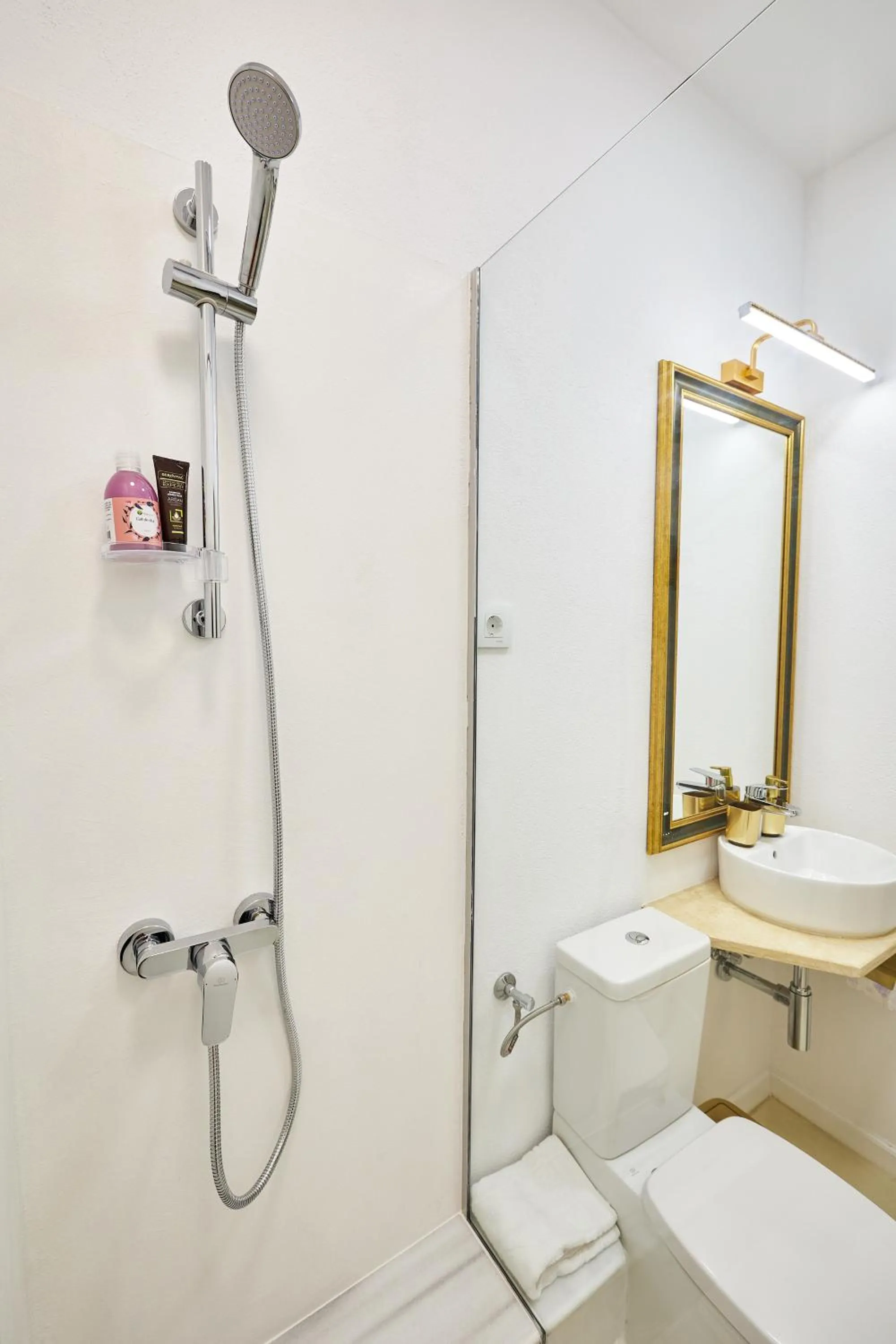 Shower in Carol Park View