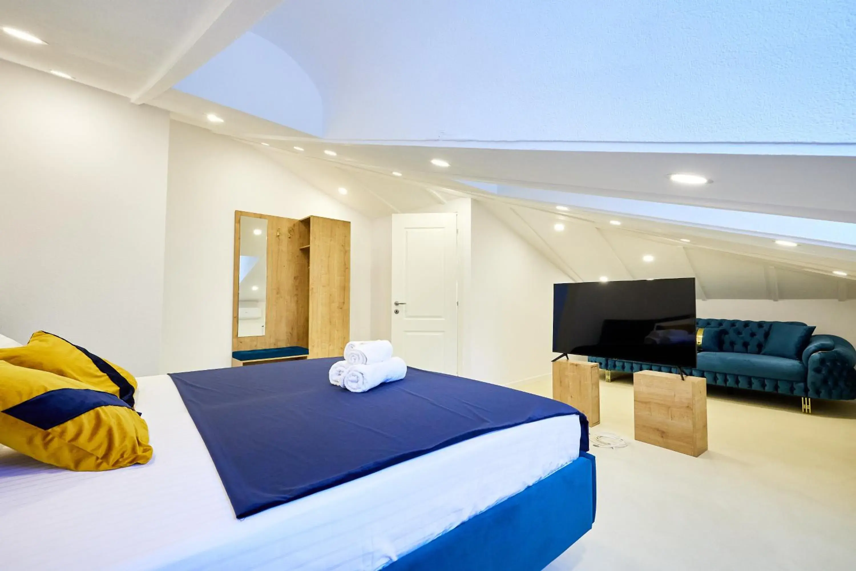 Deluxe King Suite in Carol Park View Deluxe King Suite in Carol Park View