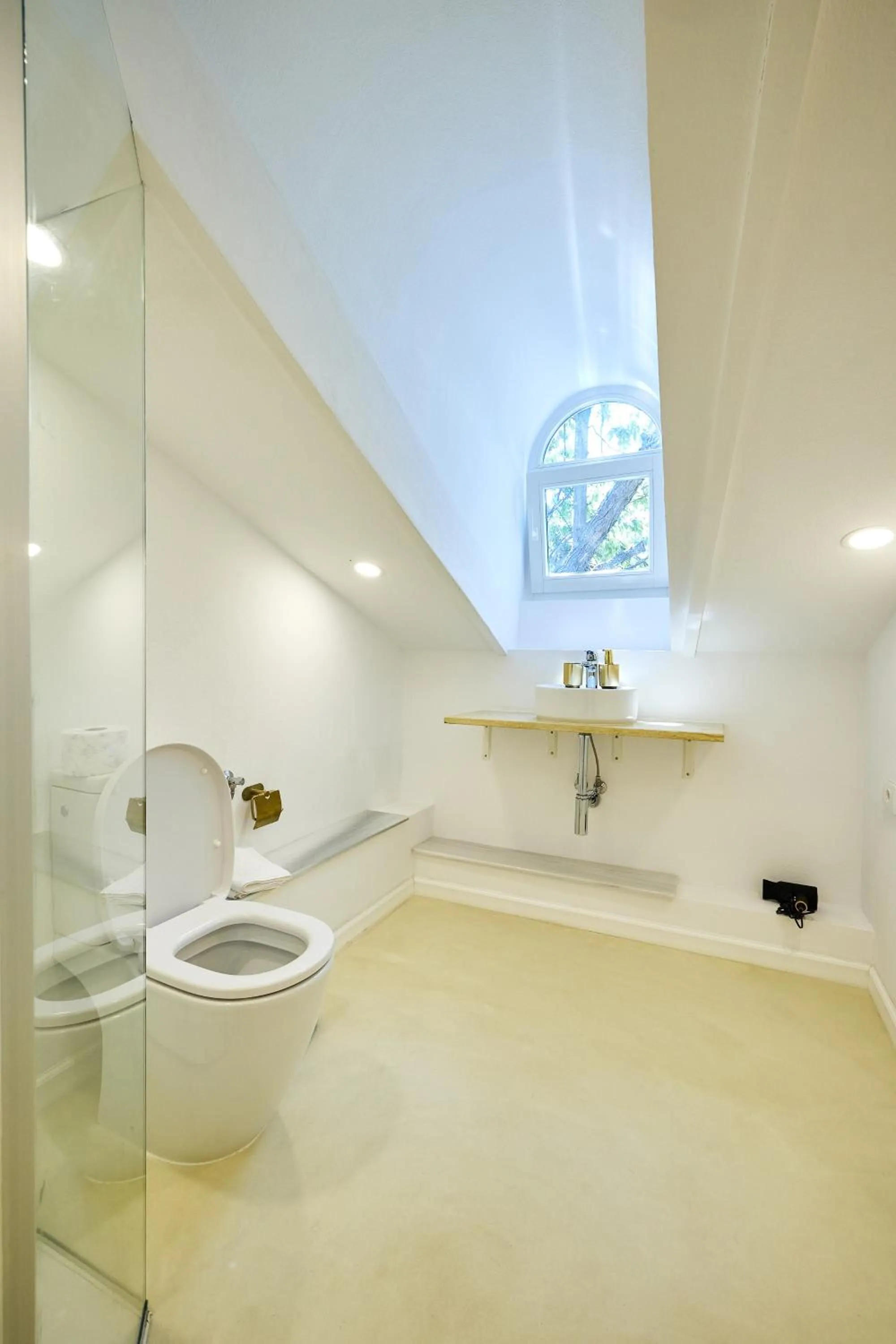 Toilet in Carol Park View