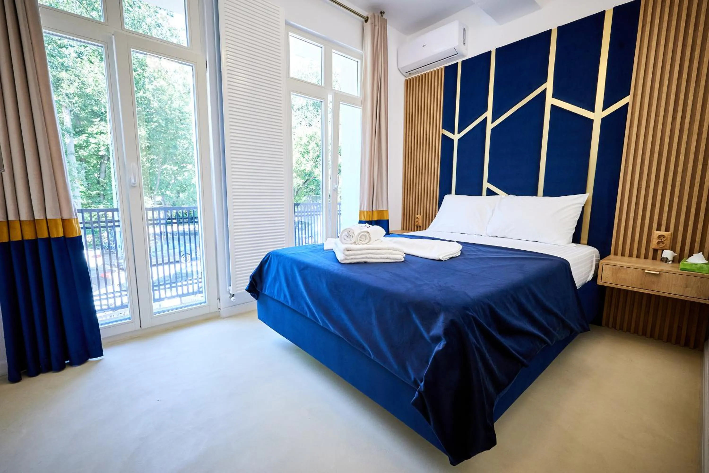 Photo of the whole room, Bed in Carol Park View