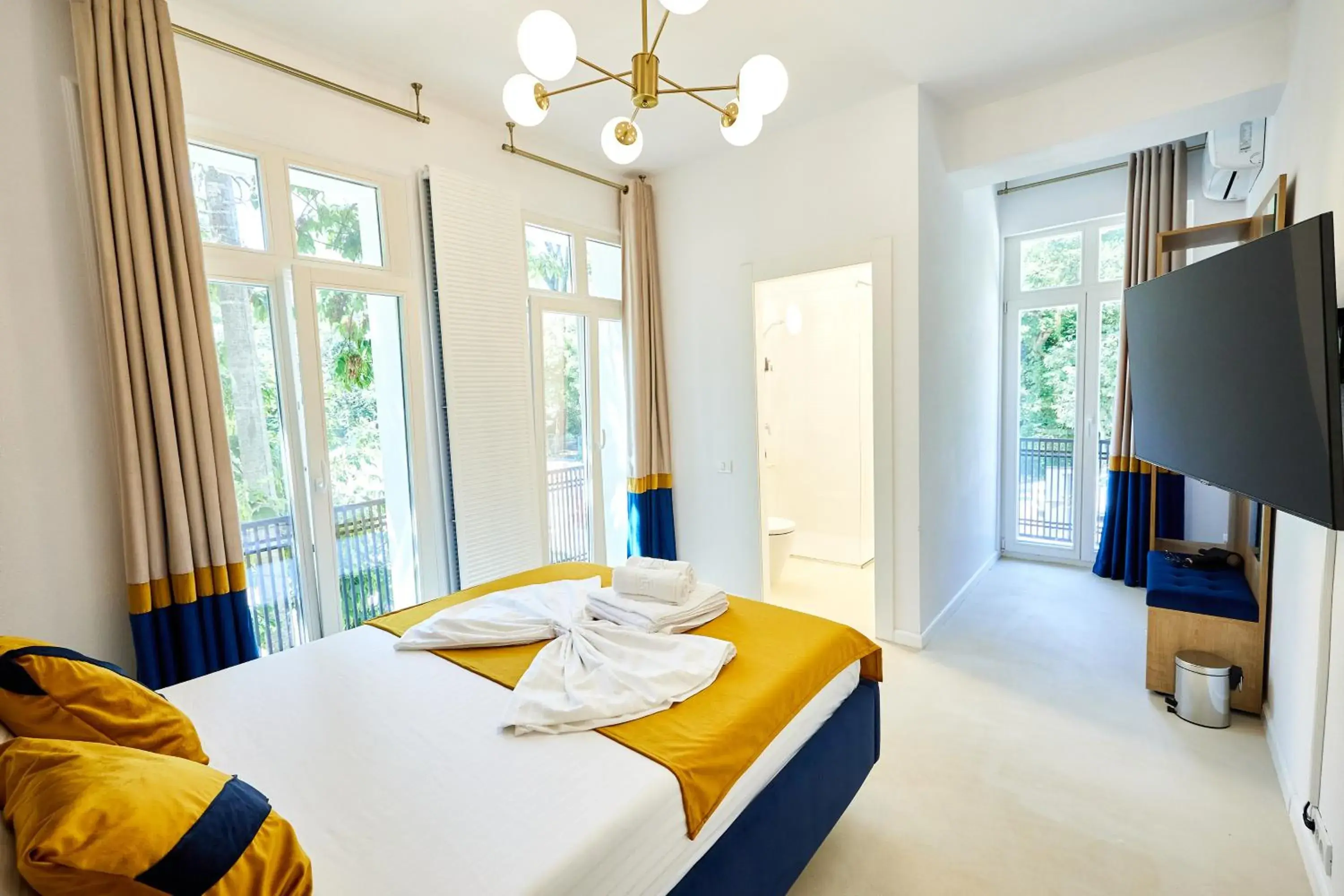 Deluxe Double Room with Balcony in Carol Park View Deluxe Double Room with Balcony in Carol Park View