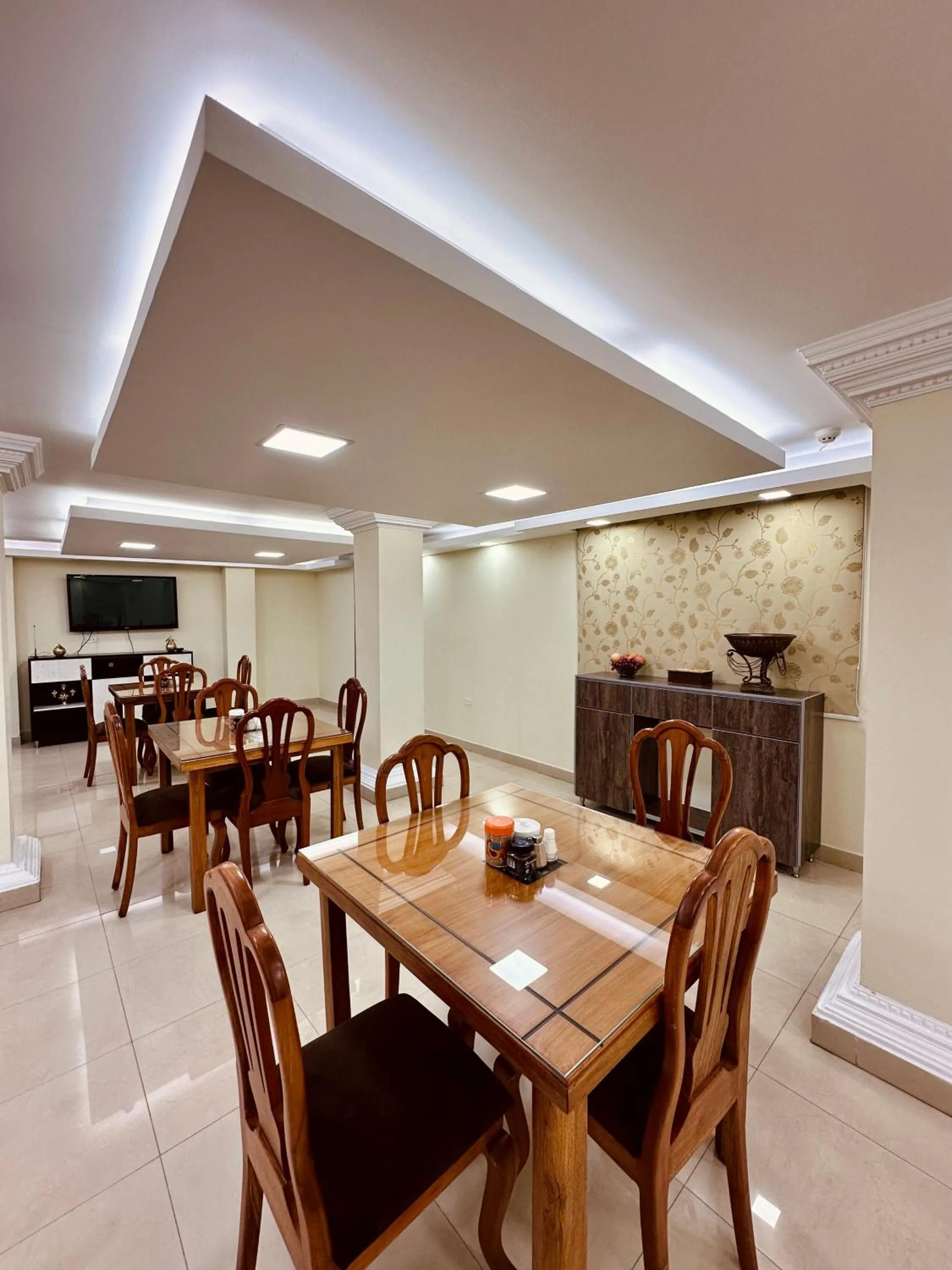 Restaurant/places to eat in Hotel Tiwintza Internacional