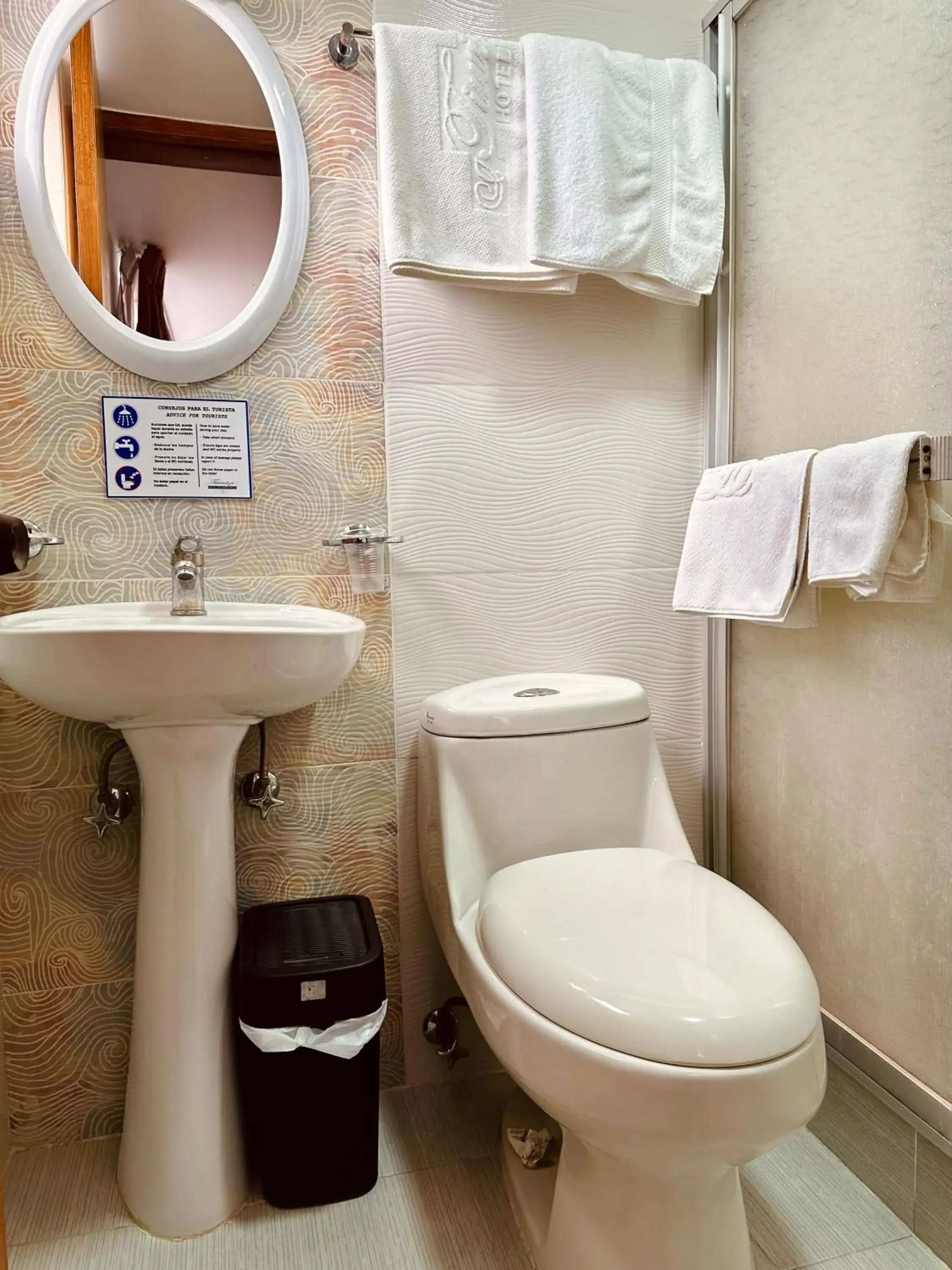 Double or Twin Room with Private Bathroom in Hotel Tiwintza Internacional Double or Twin Room with Private Bathroom in Hotel Tiwintza Internacional