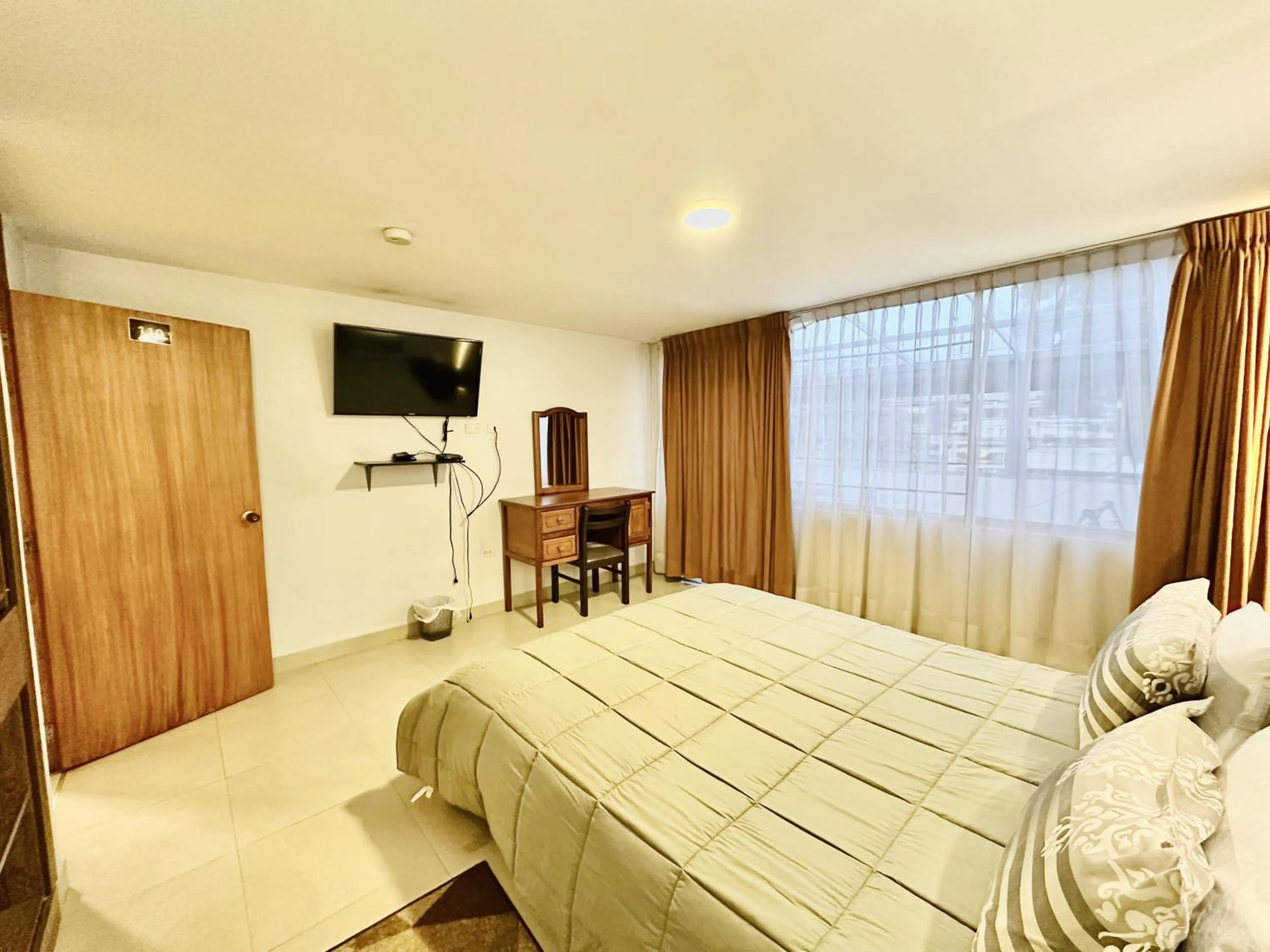 TV and multimedia in Hotel Tiwintza Internacional