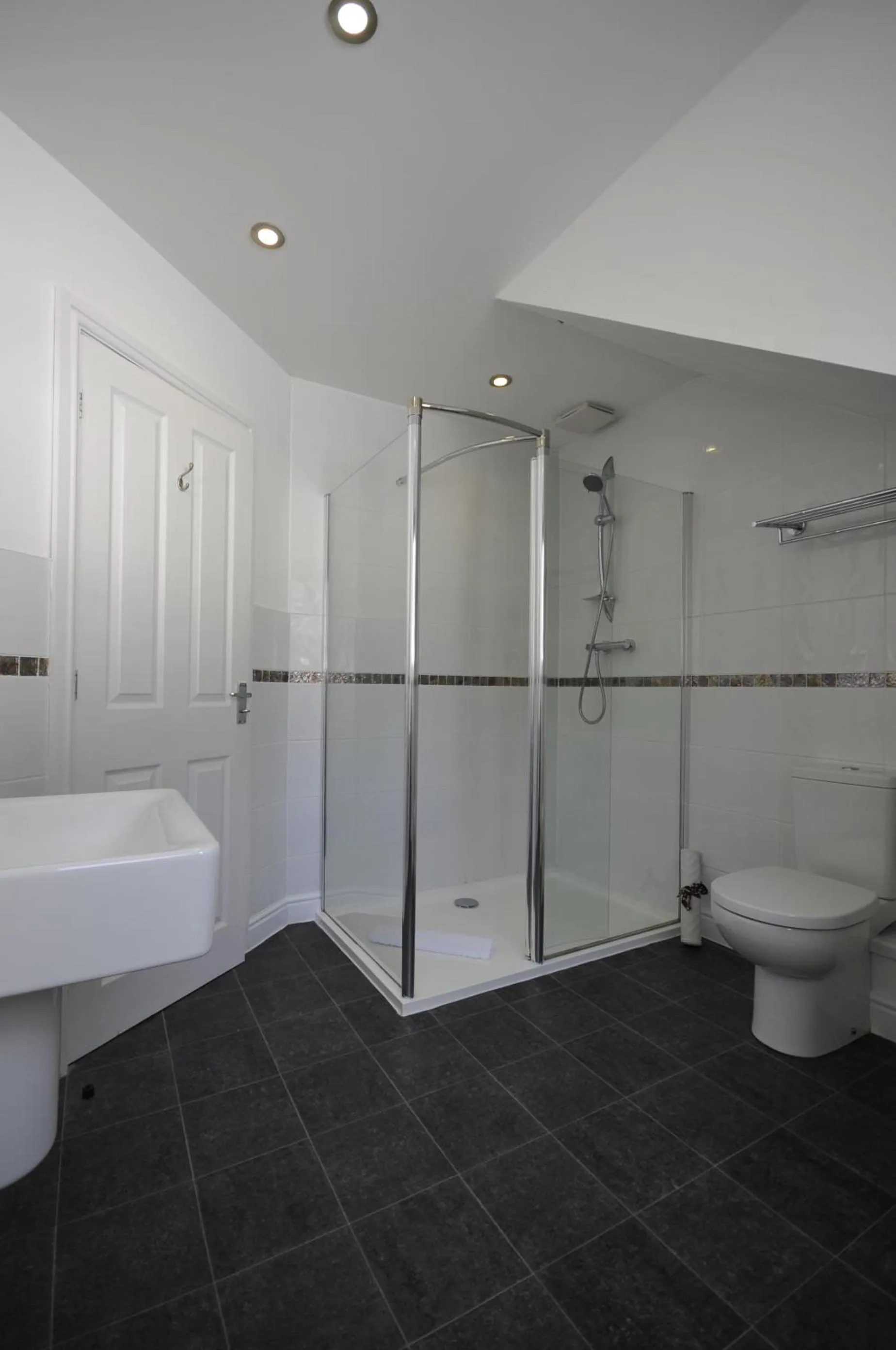 Shower in St John's Lodge Guest House incl off-site leisure club