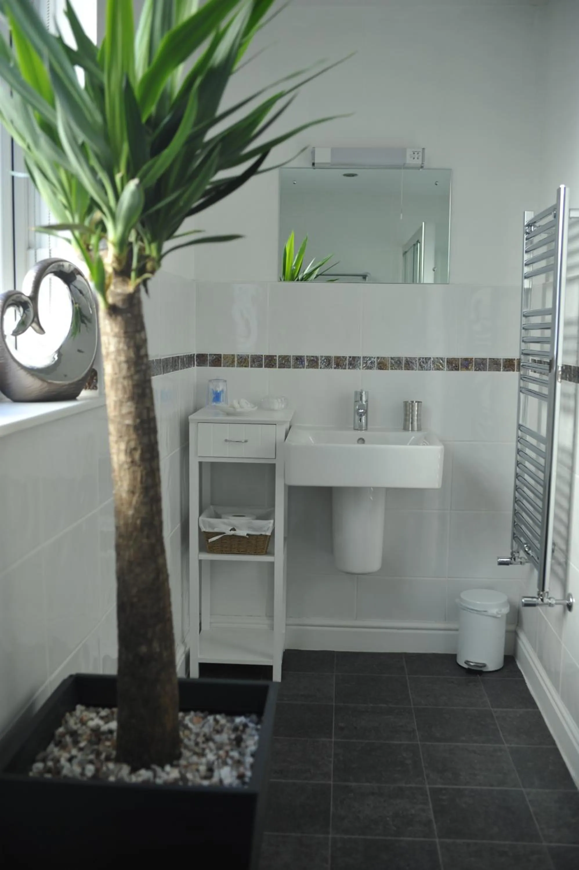 Shower in St John's Lodge Guest House incl off-site leisure club