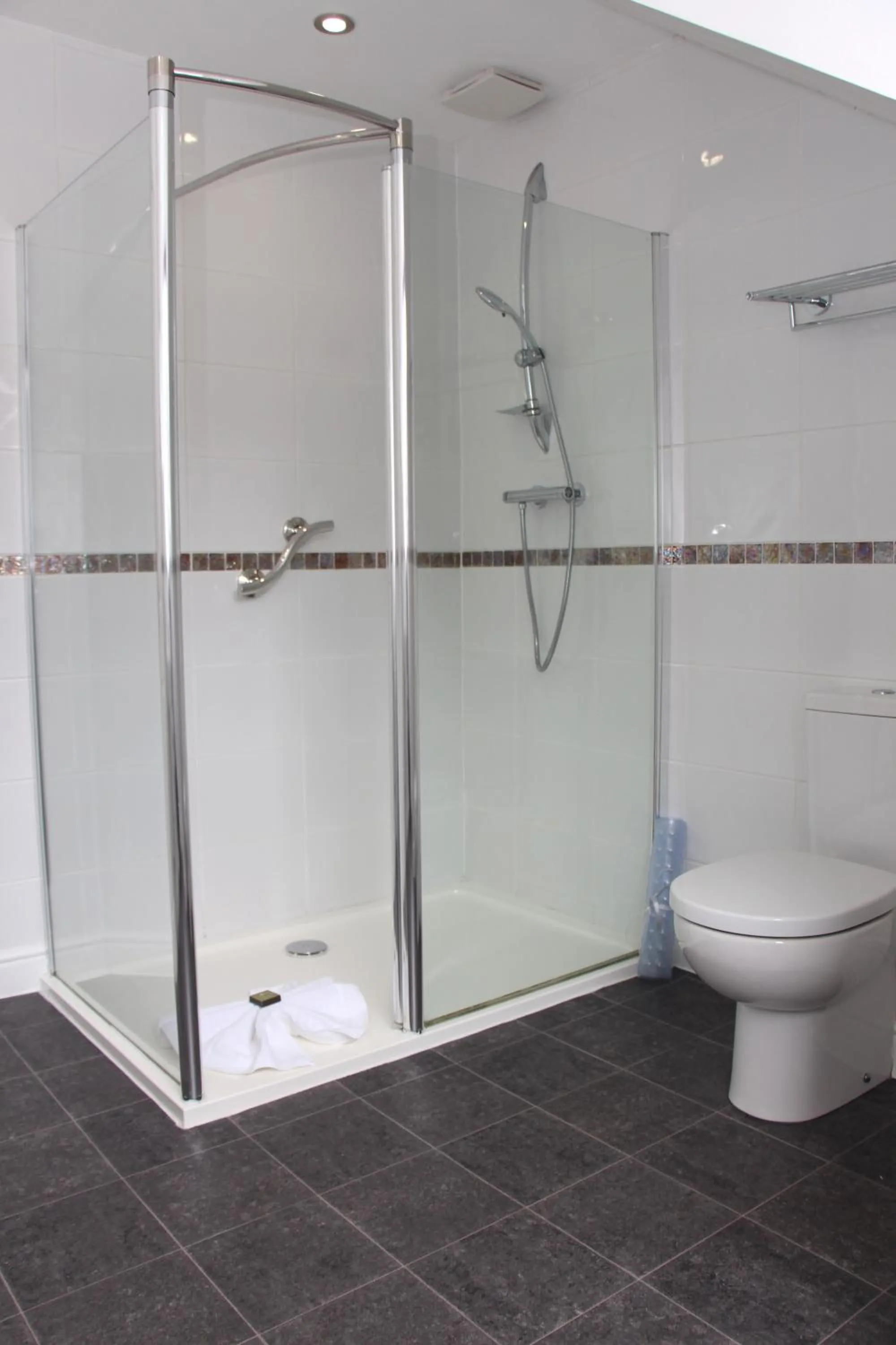 Bathroom in St John's Lodge Guest House incl off-site leisure club