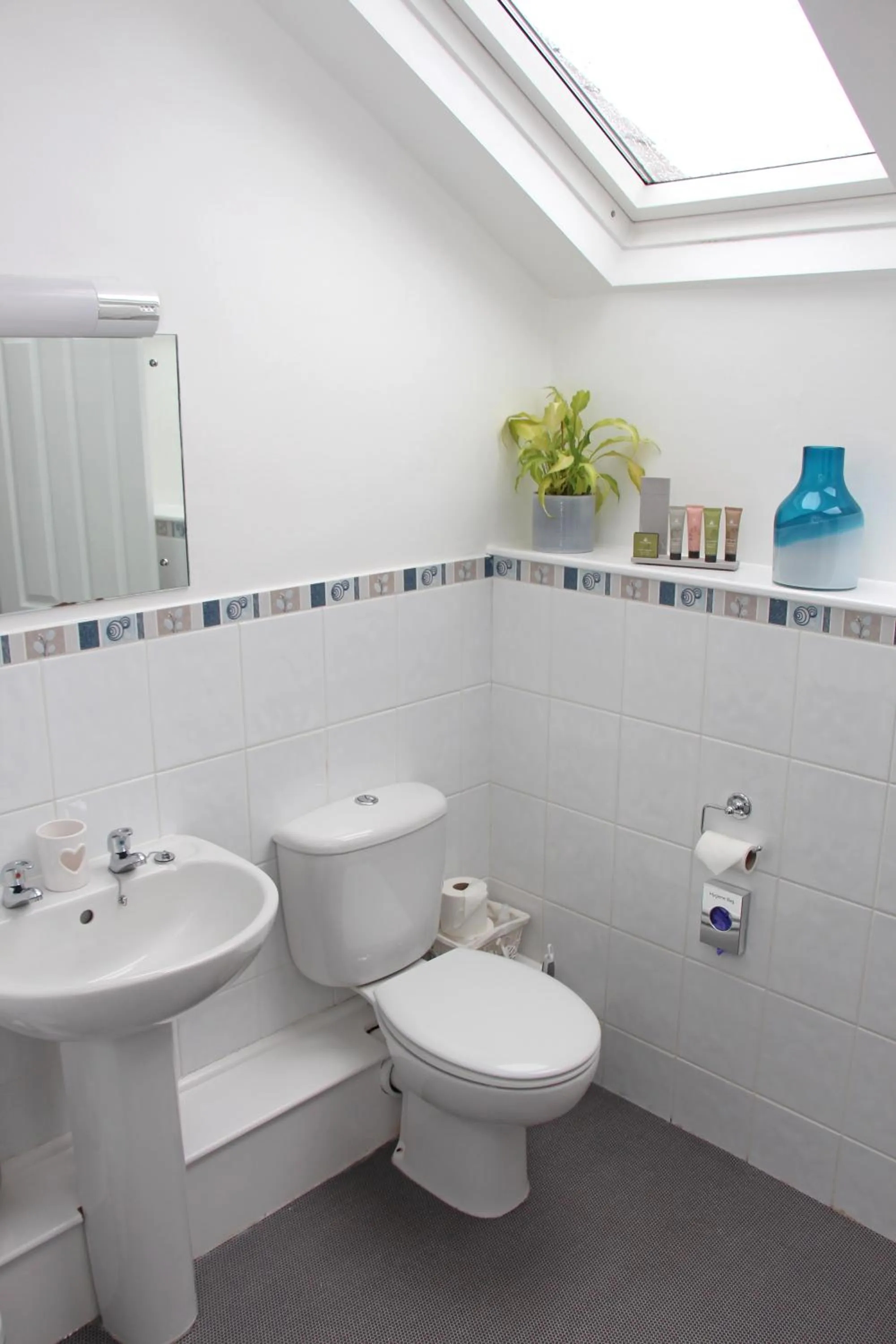 Bathroom in St John's Lodge Guest House incl off-site leisure club