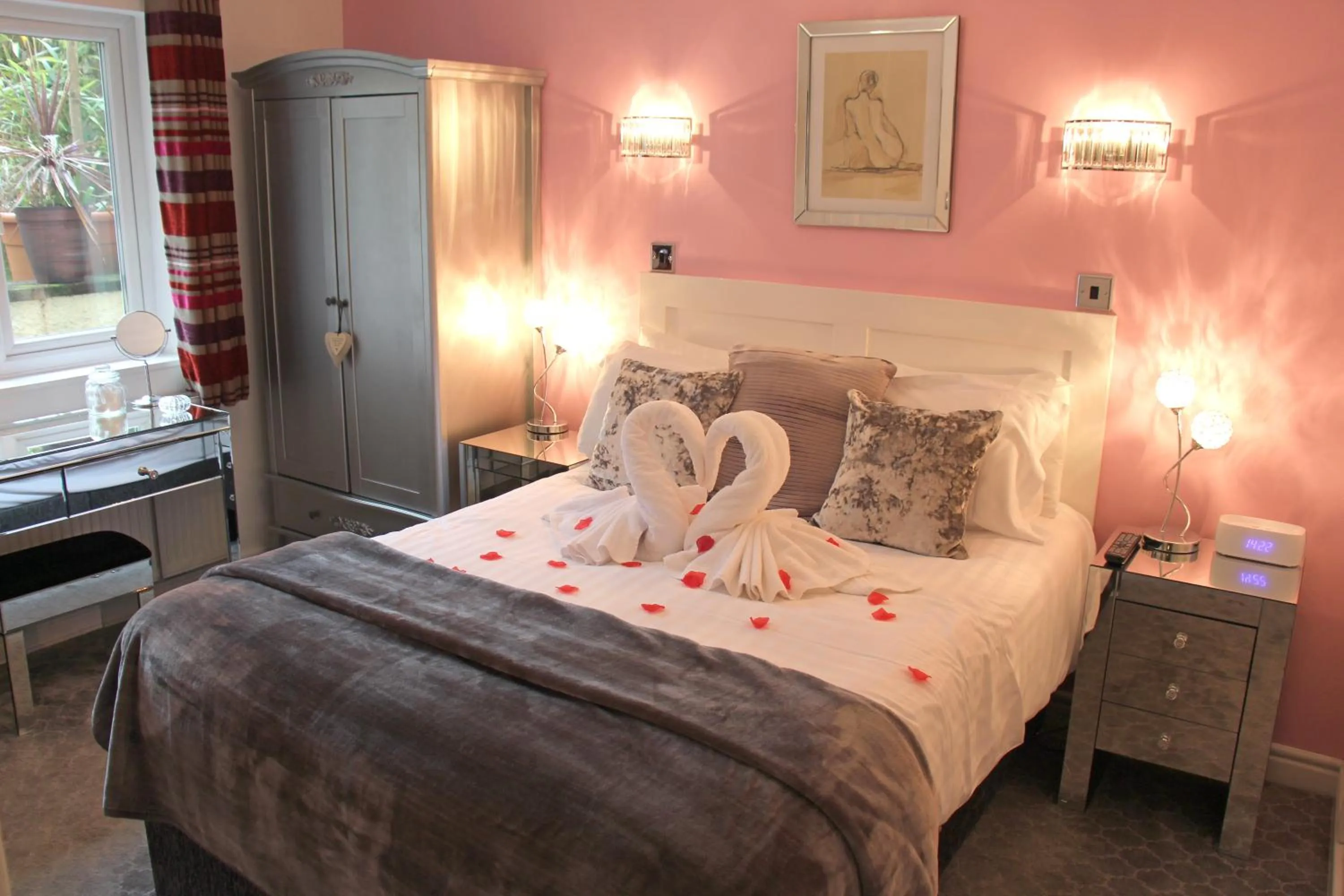 Bedroom, Bed in St John's Lodge Guest House incl off-site leisure club