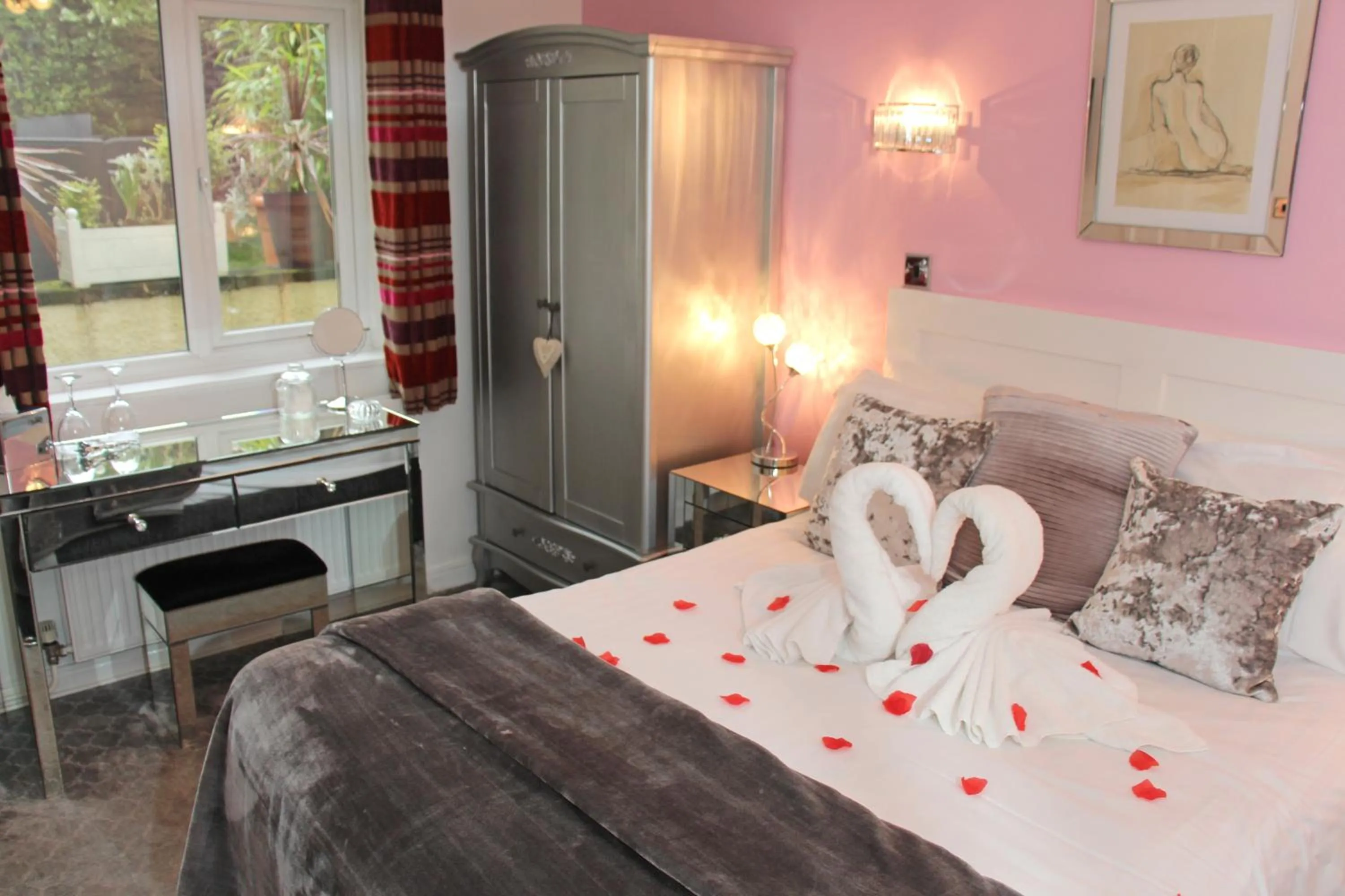 Bedroom, Bed in St John's Lodge Guest House incl off-site leisure club