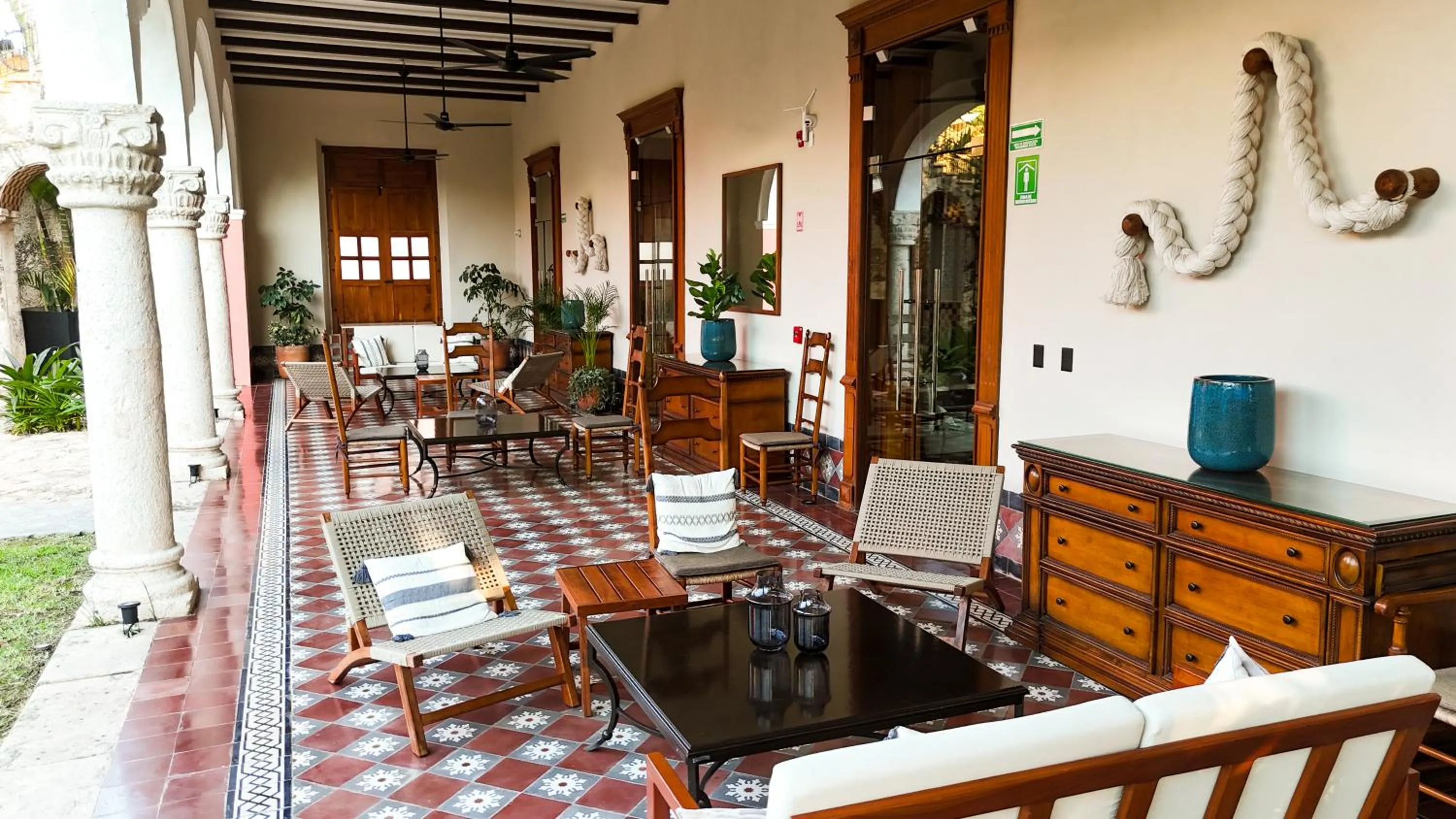 Restaurant/places to eat in Casa Loreto 1893