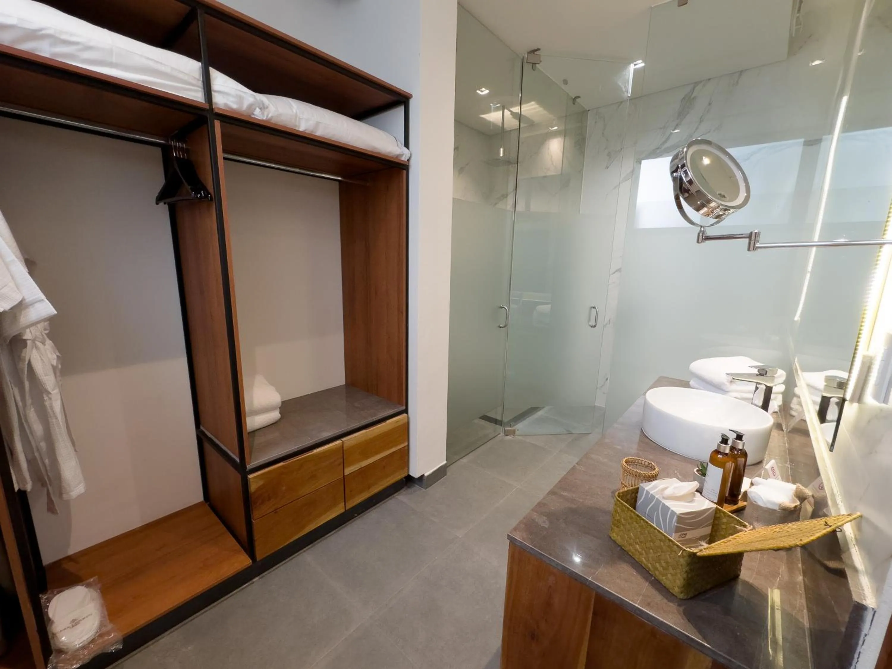 Shower in Casa Loreto 1893