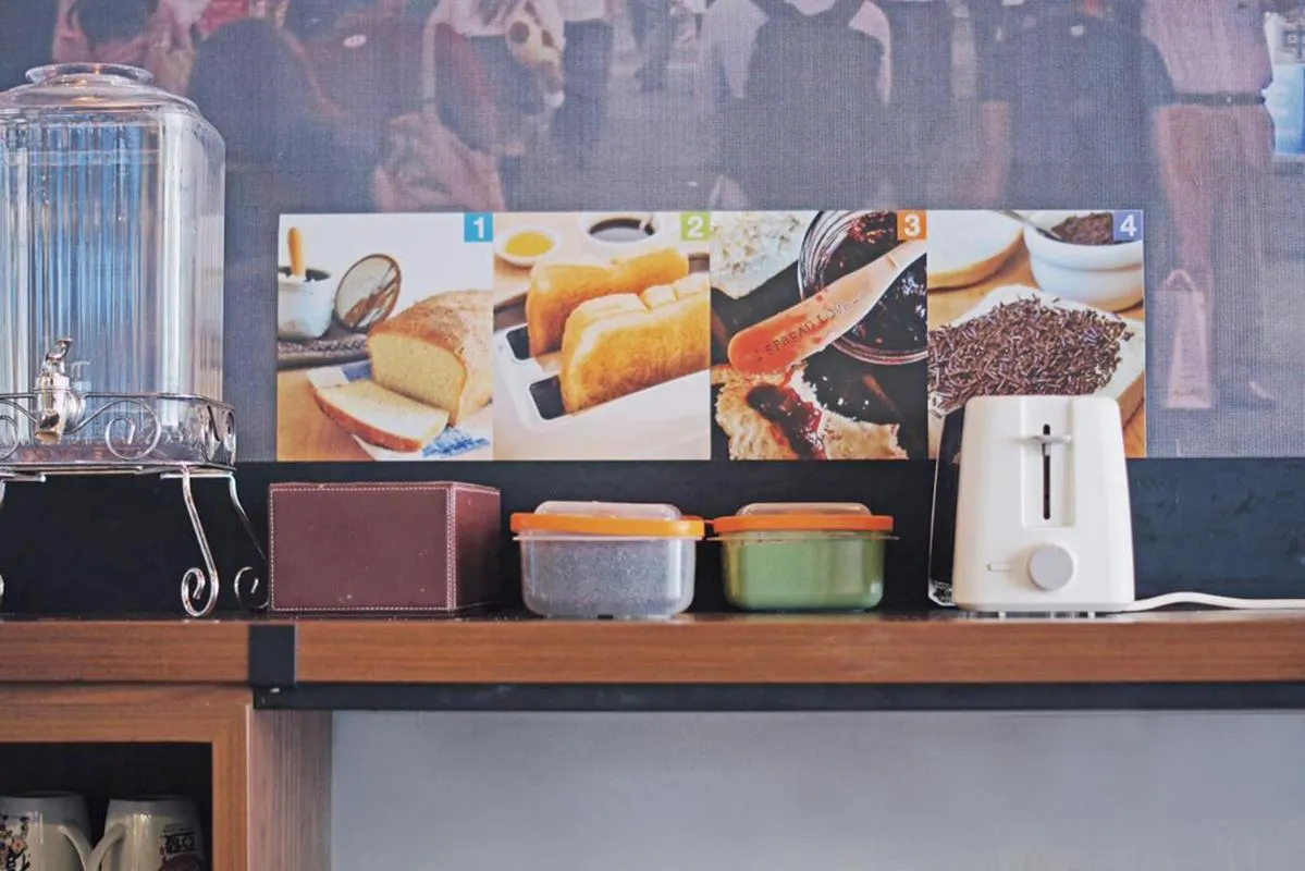 Restaurant/places to eat in My Studio Hotel Losari Makassar