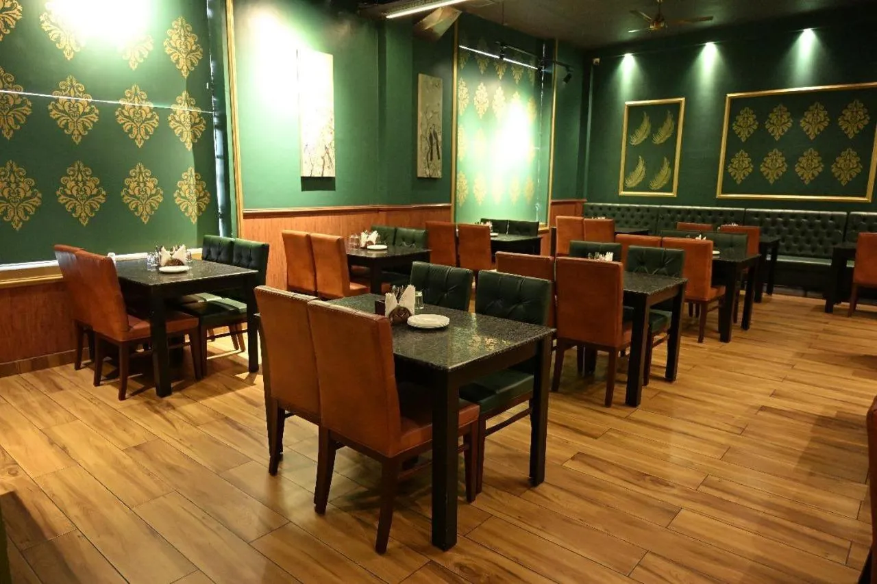 Lounge or bar in Hotel Golden Fern