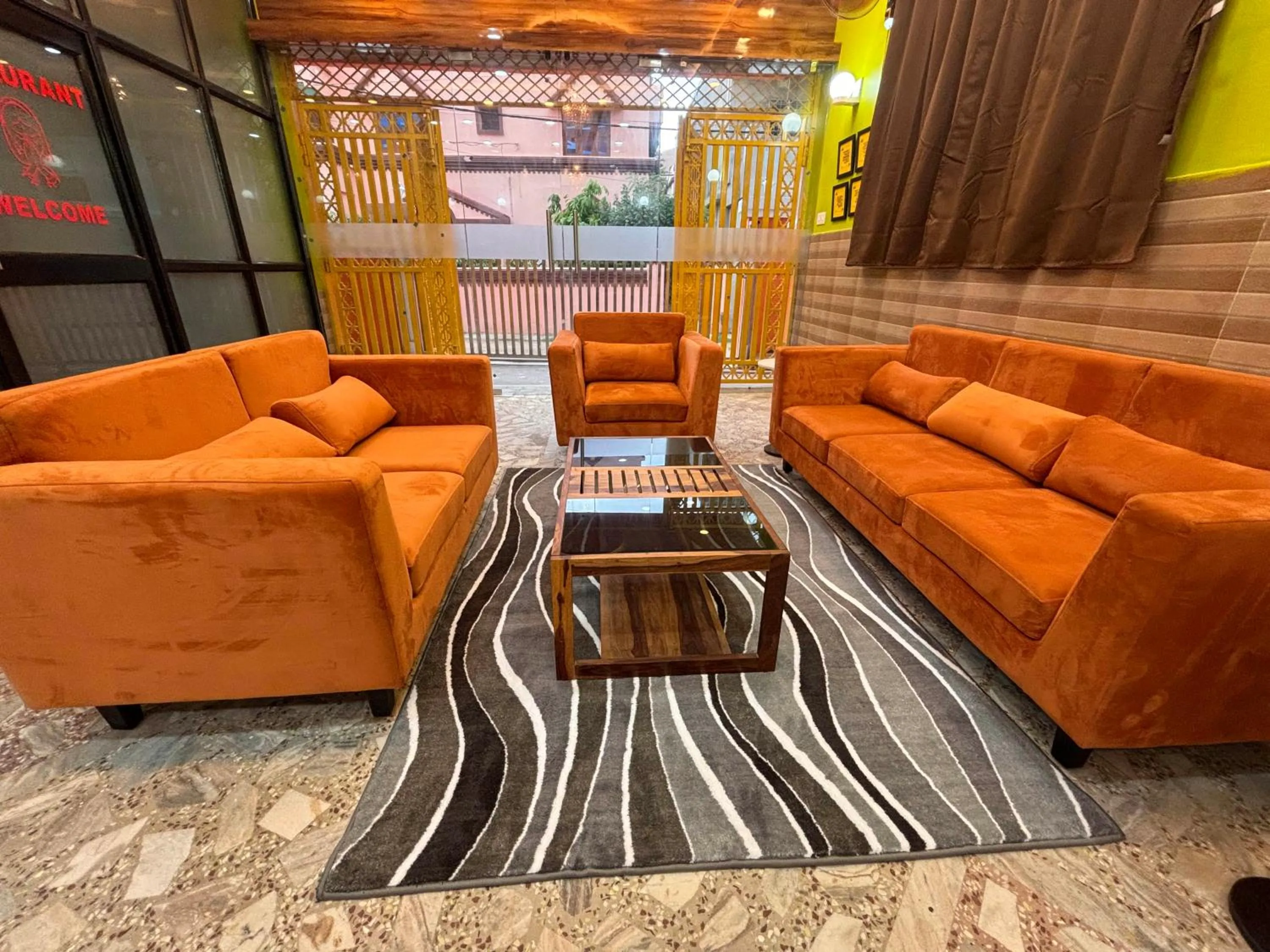 Living room in Dee Dash Inn