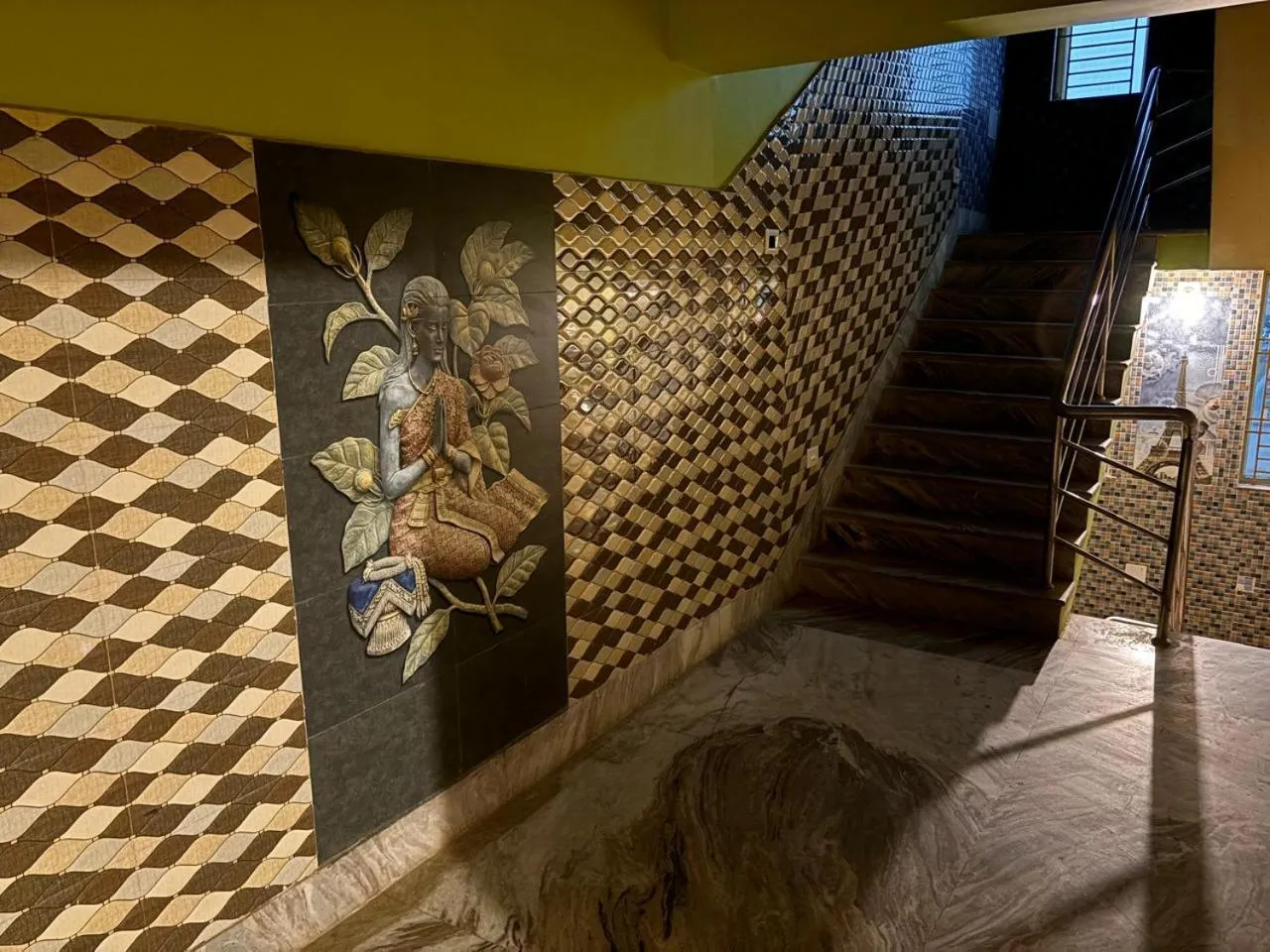 Property building in Dee Dash Inn