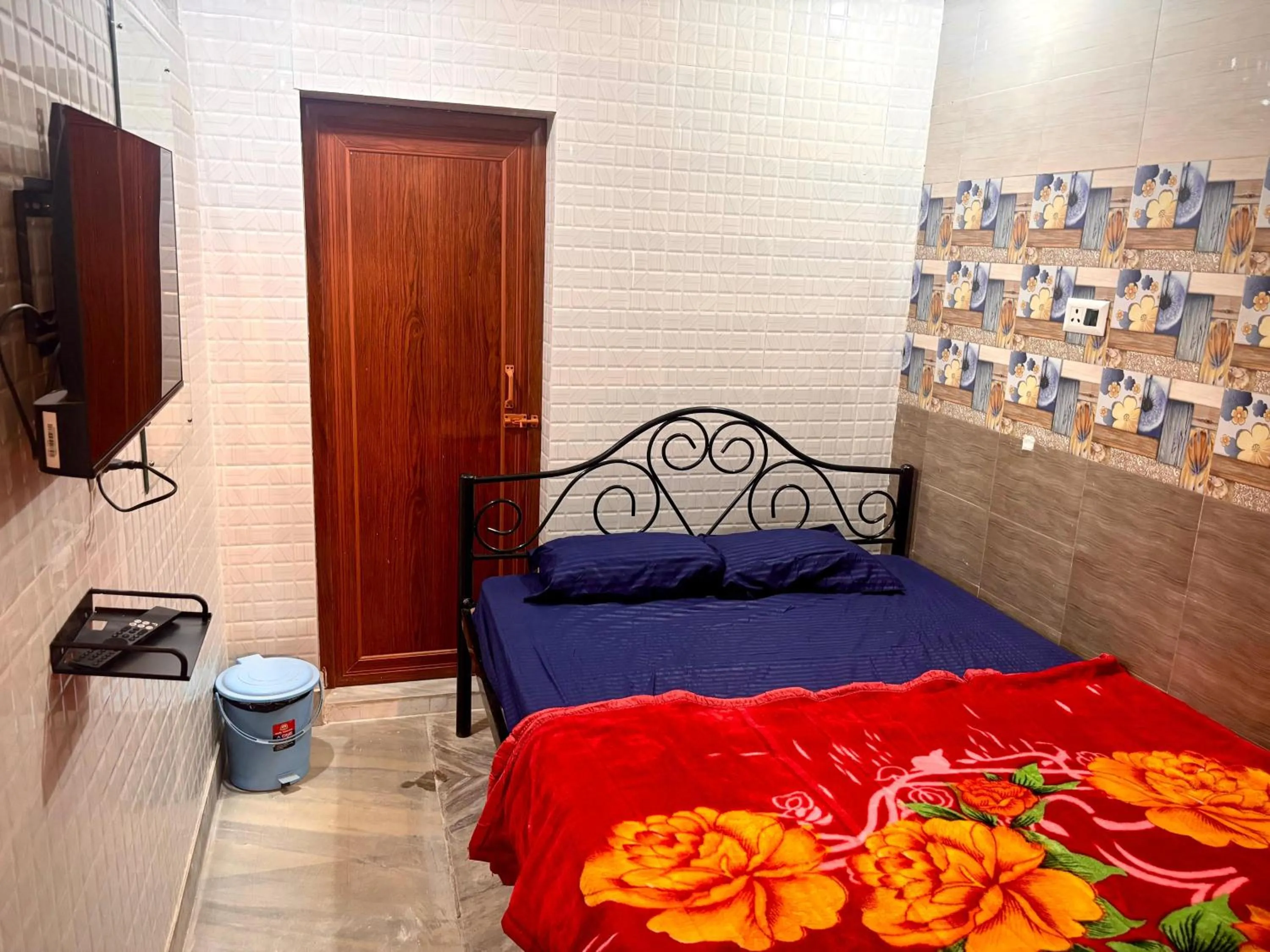 Bedroom, Bed in Dee Dash Inn