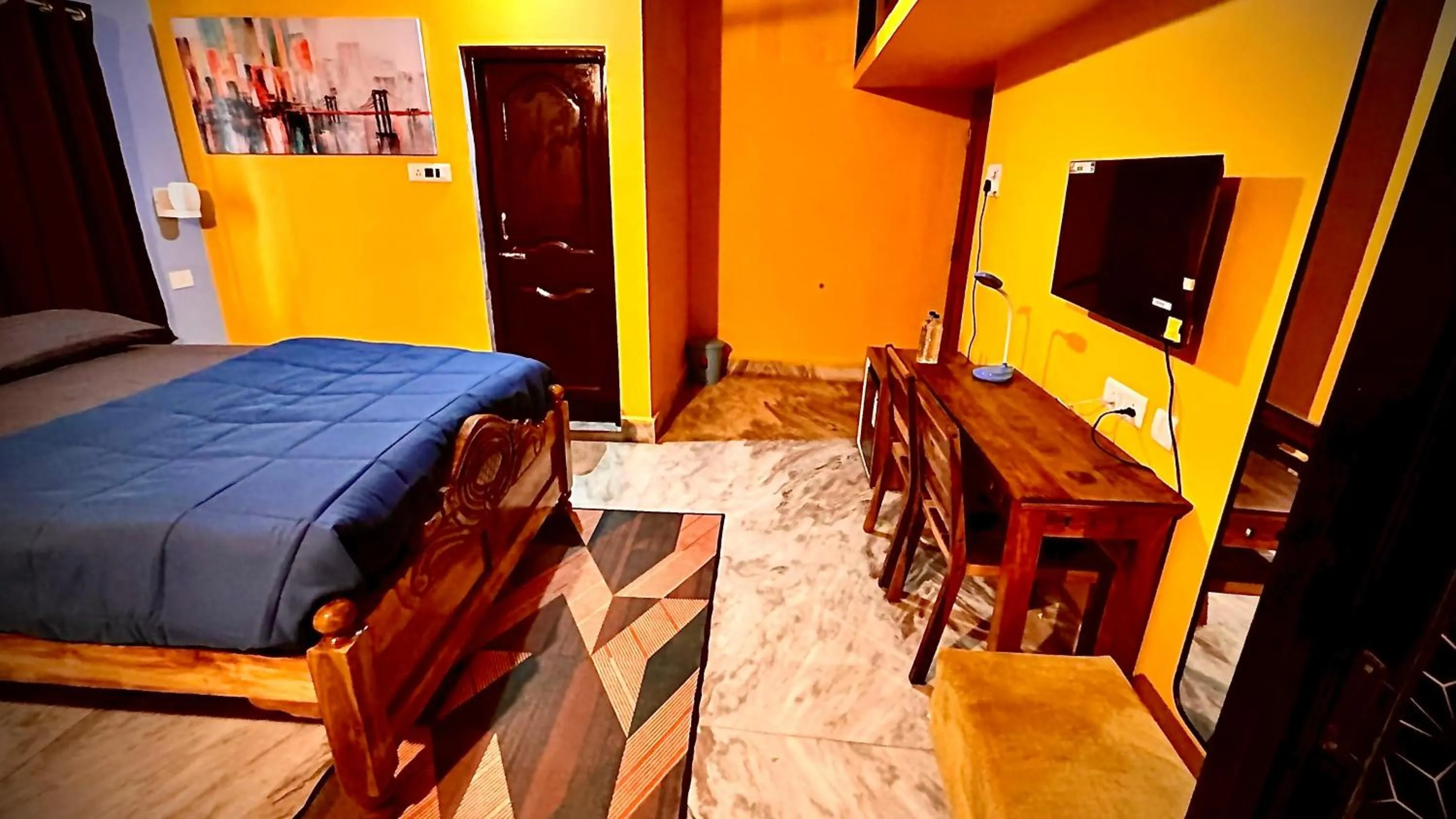 Photo of the whole room, Bed in Dee Dash Inn