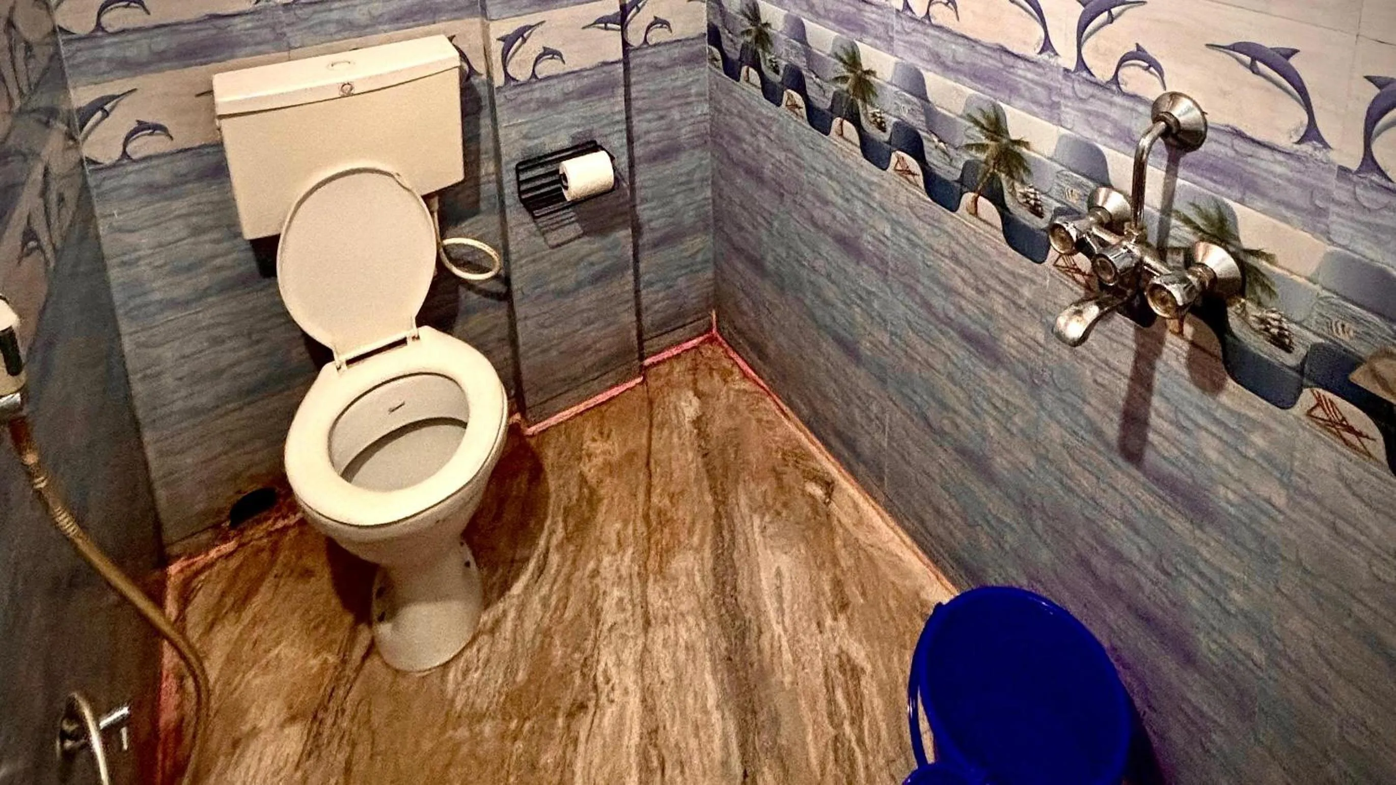 Toilet in Dee Dash Inn