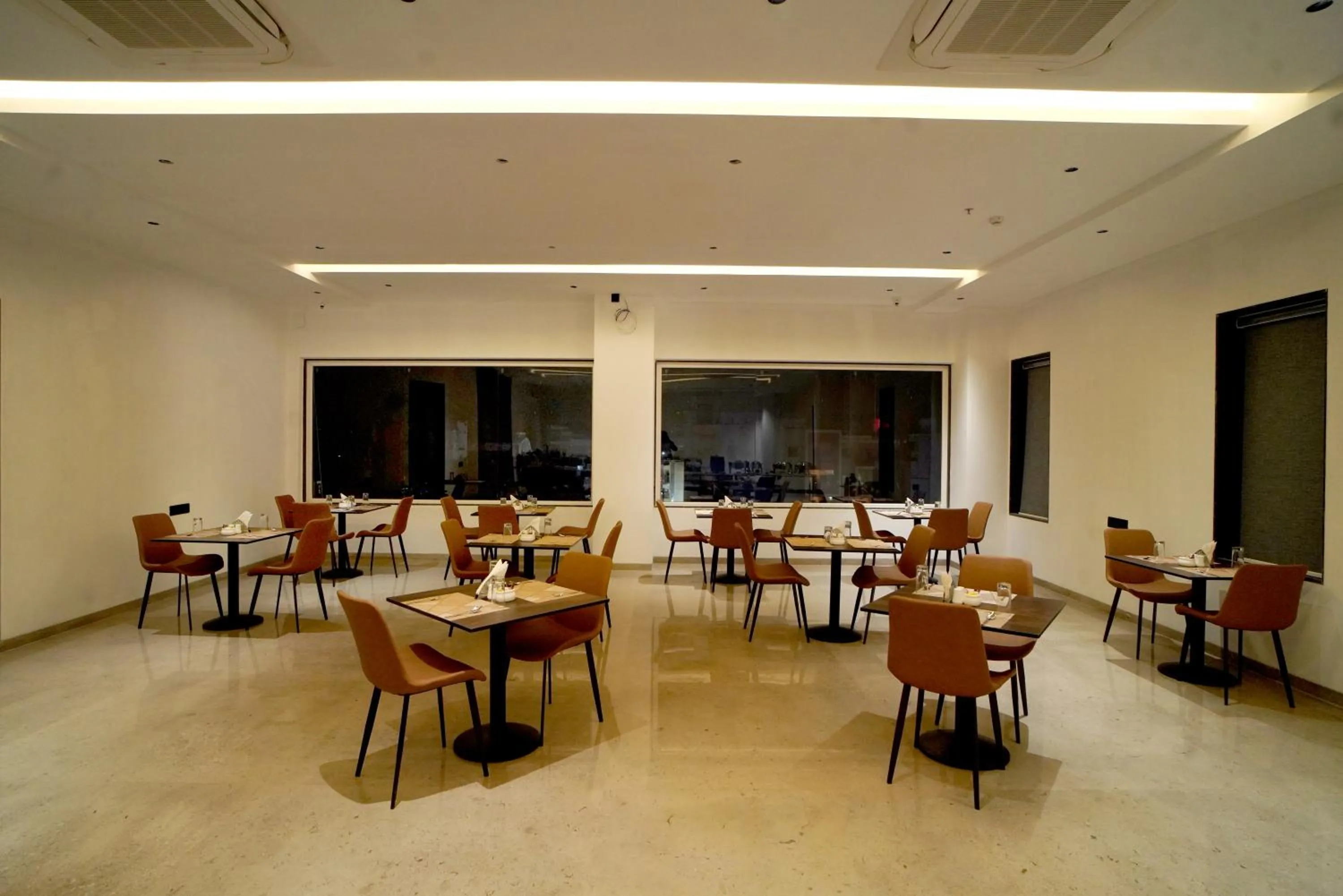 Restaurant/places to eat in Zip By Spree Hotels Nanded