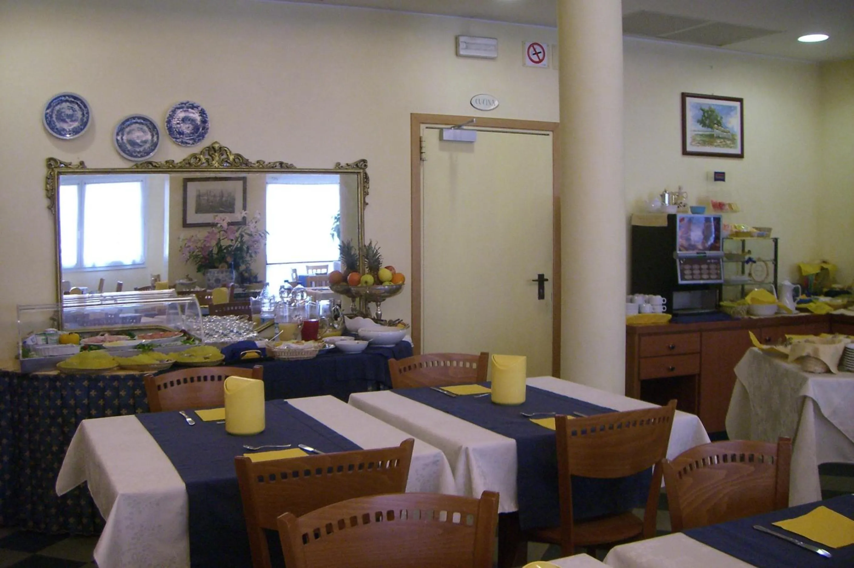 Restaurant/places to eat in Hotel Lido