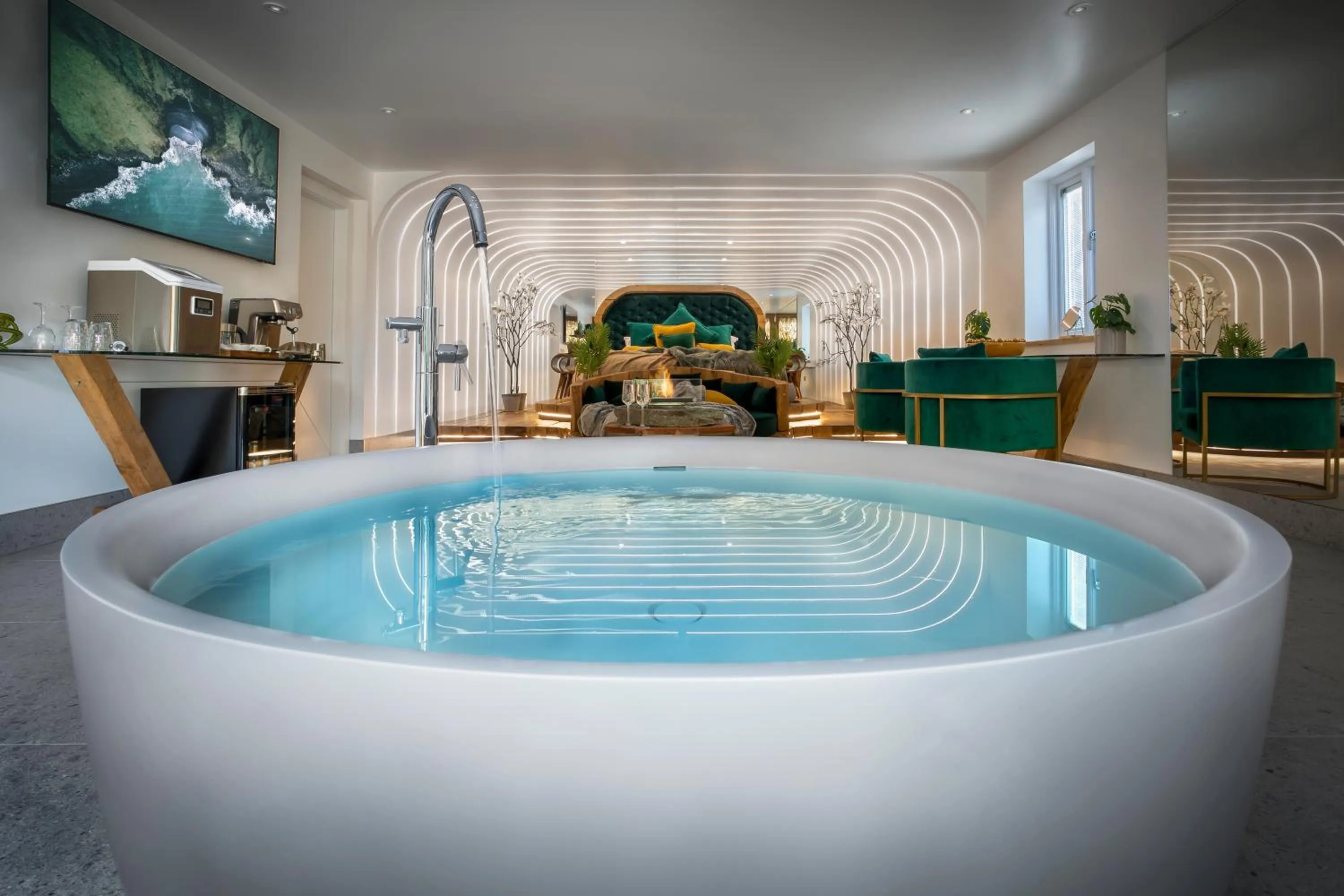 Aphrodites Group - Luxury Hot Tub Suites in Central Lake District!