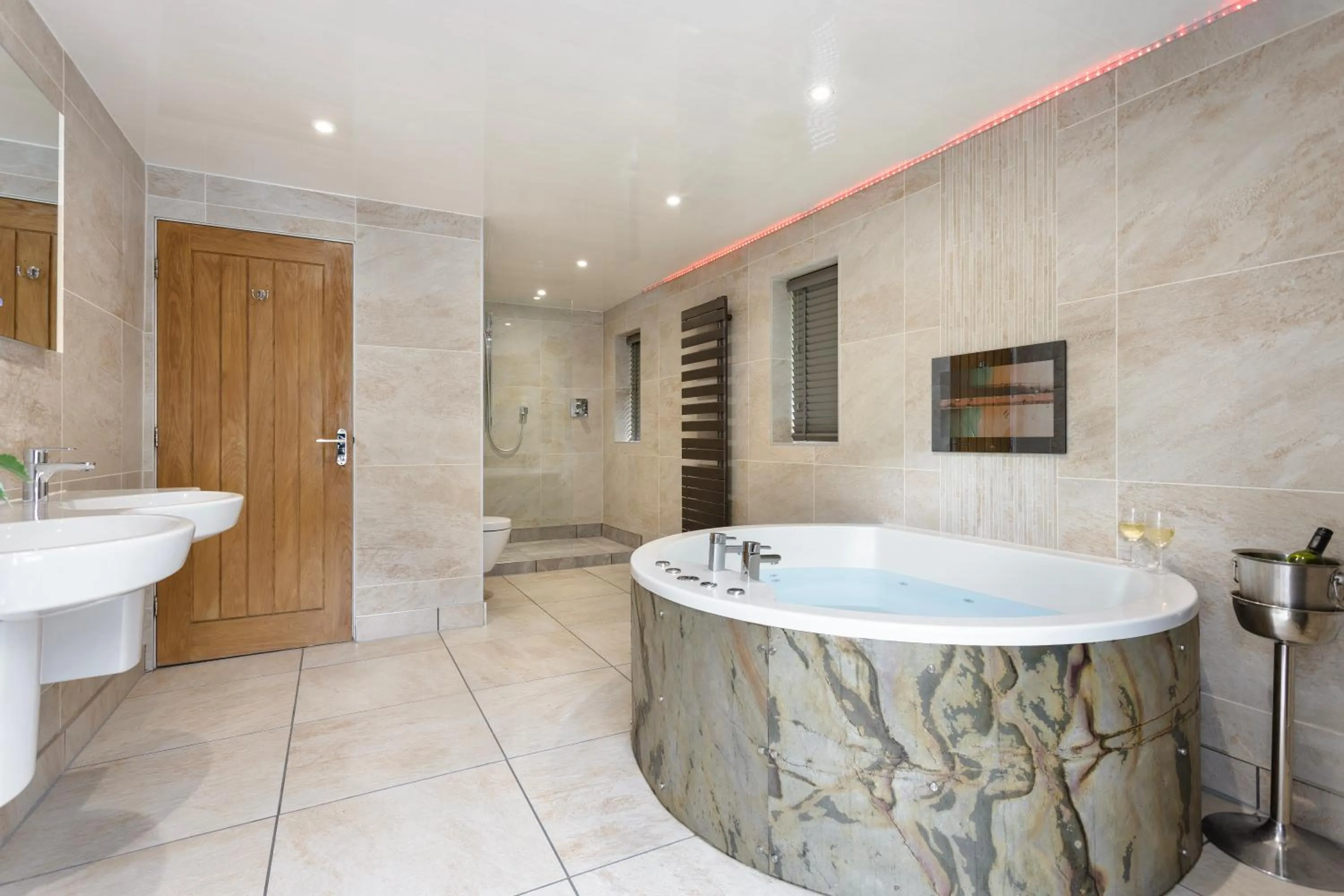 Aphrodites Group - Luxury Hot Tub Suites in Central Lake District!