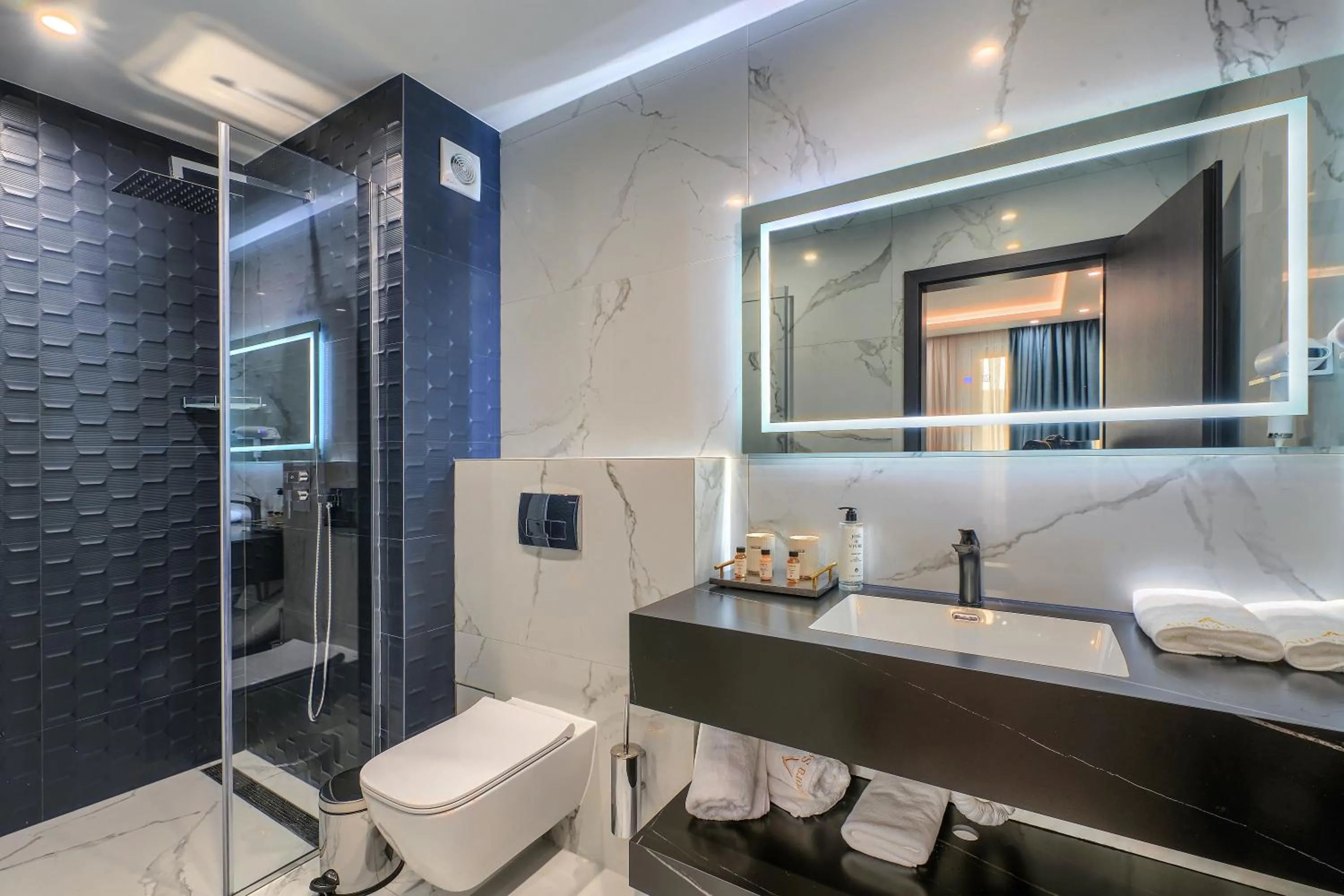 Shower in Aurora Sofia