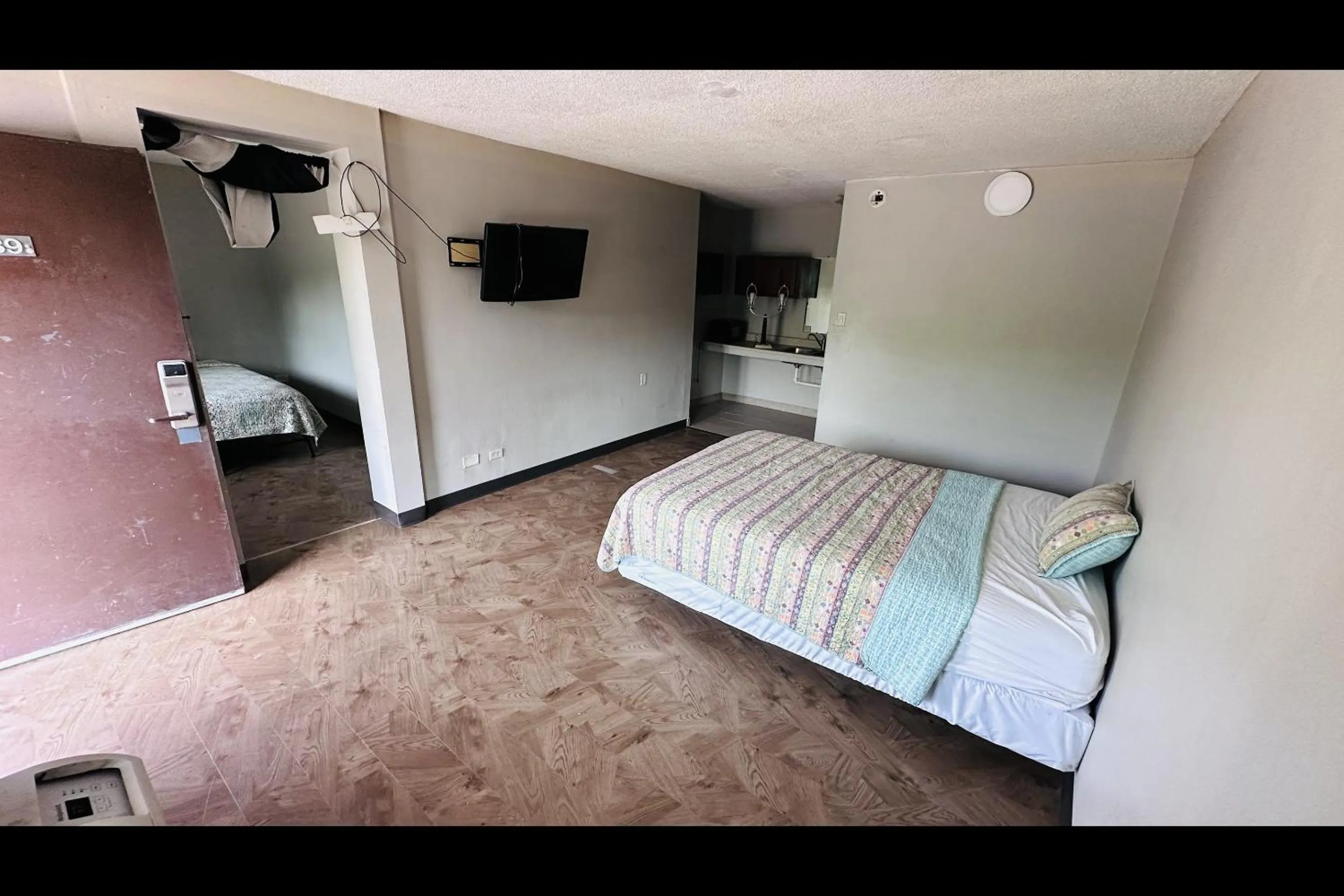 Bedroom in Hallmark Inn By OYO Fort Wayne