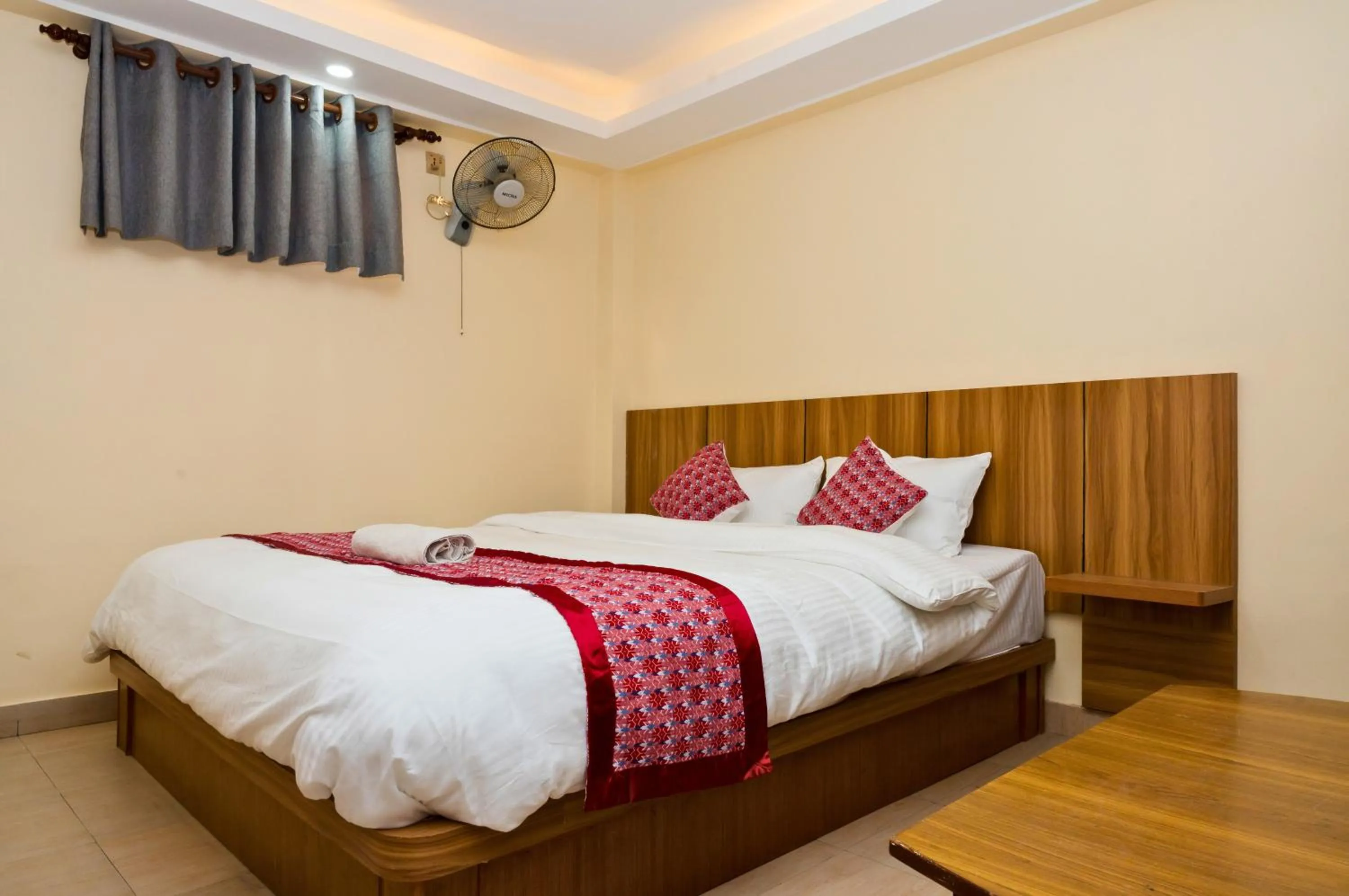 Bedroom, Bed in Rightway Hotel & Restaurant