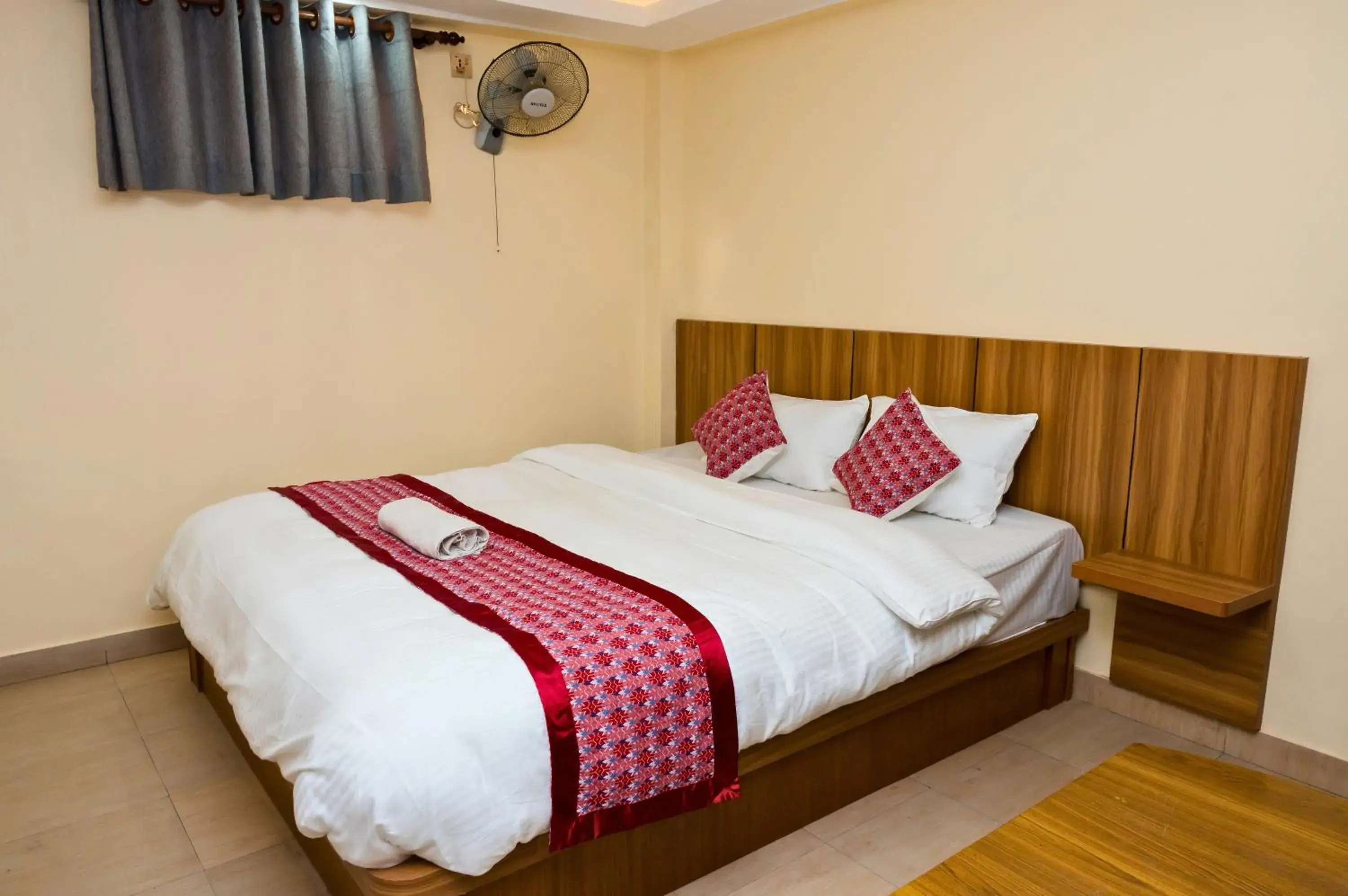 Standard Queen Room - single occupancy in Rightway Hotel & Restaurant Standard Queen Room - single occupancy in Rightway Hotel & Restaurant