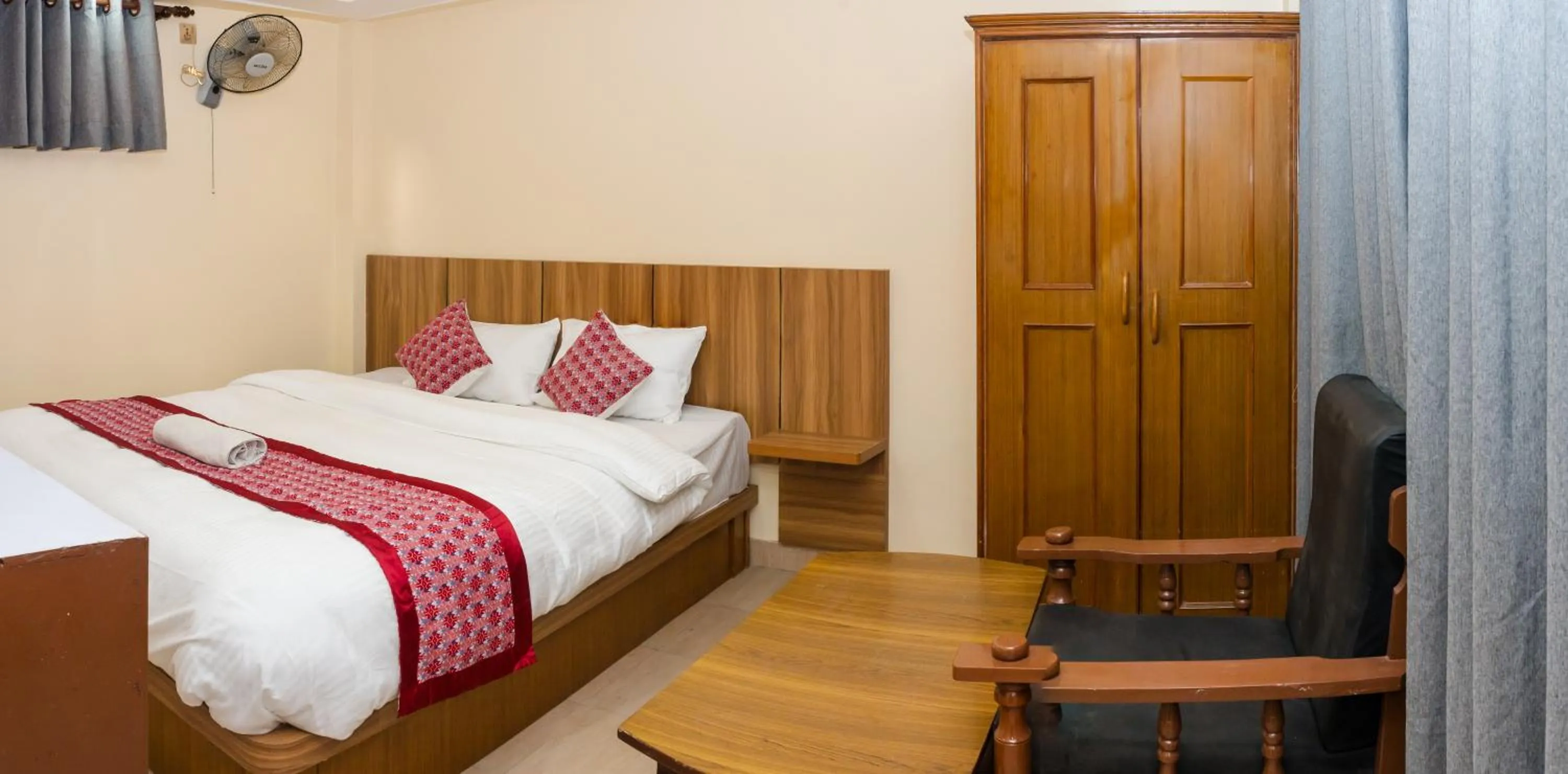 Bed in Rightway Hotel & Restaurant