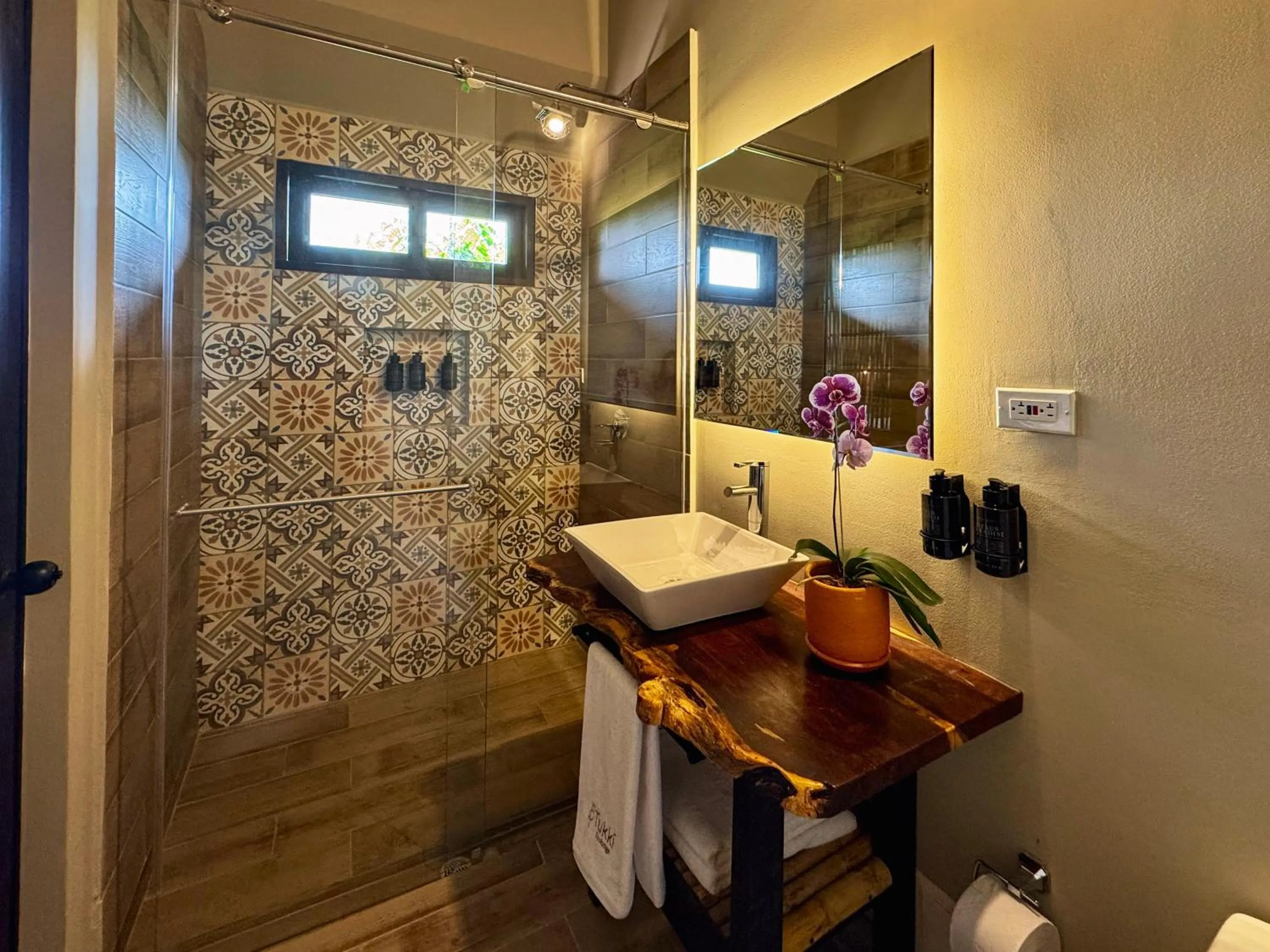 Bathroom in Tukki Ecolodge Hotel