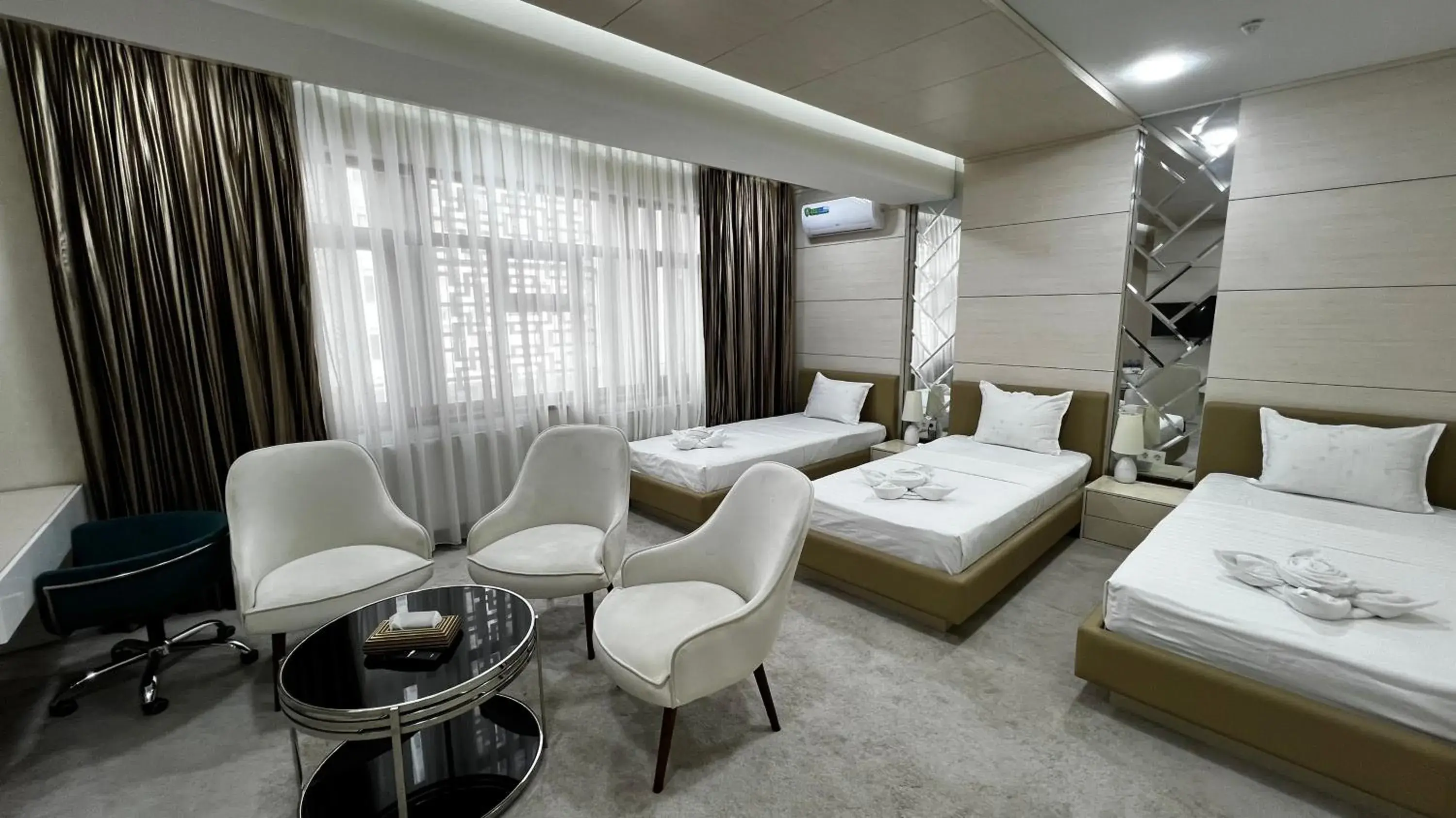 Luxury Triple Room - single occupancy in Ohu Palace Hotel Luxury Triple Room - single occupancy in Ohu Palace Hotel