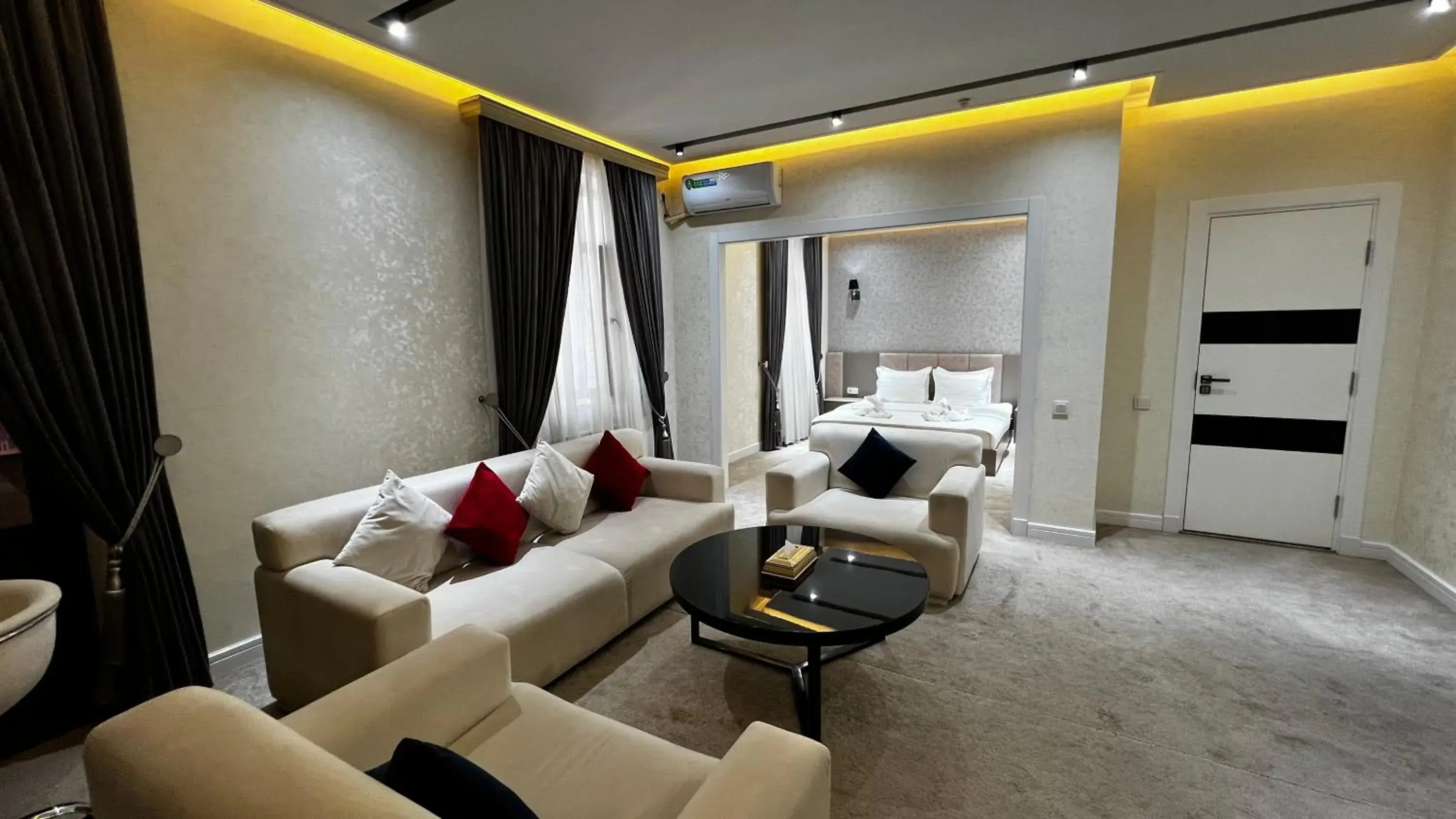 Suite - single occupancy in Ohu Palace Hotel Suite - single occupancy in Ohu Palace Hotel