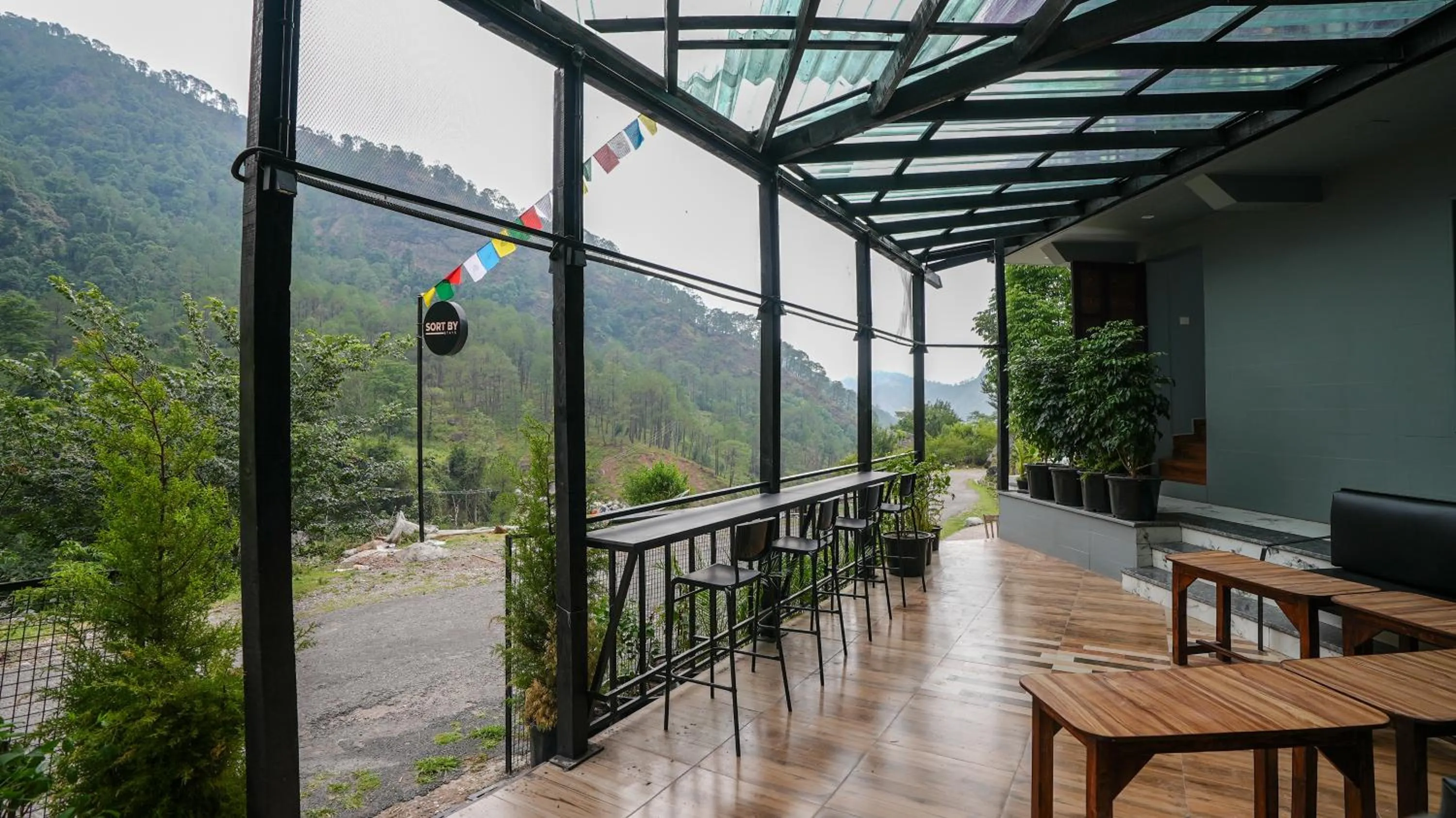 Patio in Sort By Stays, Kareri