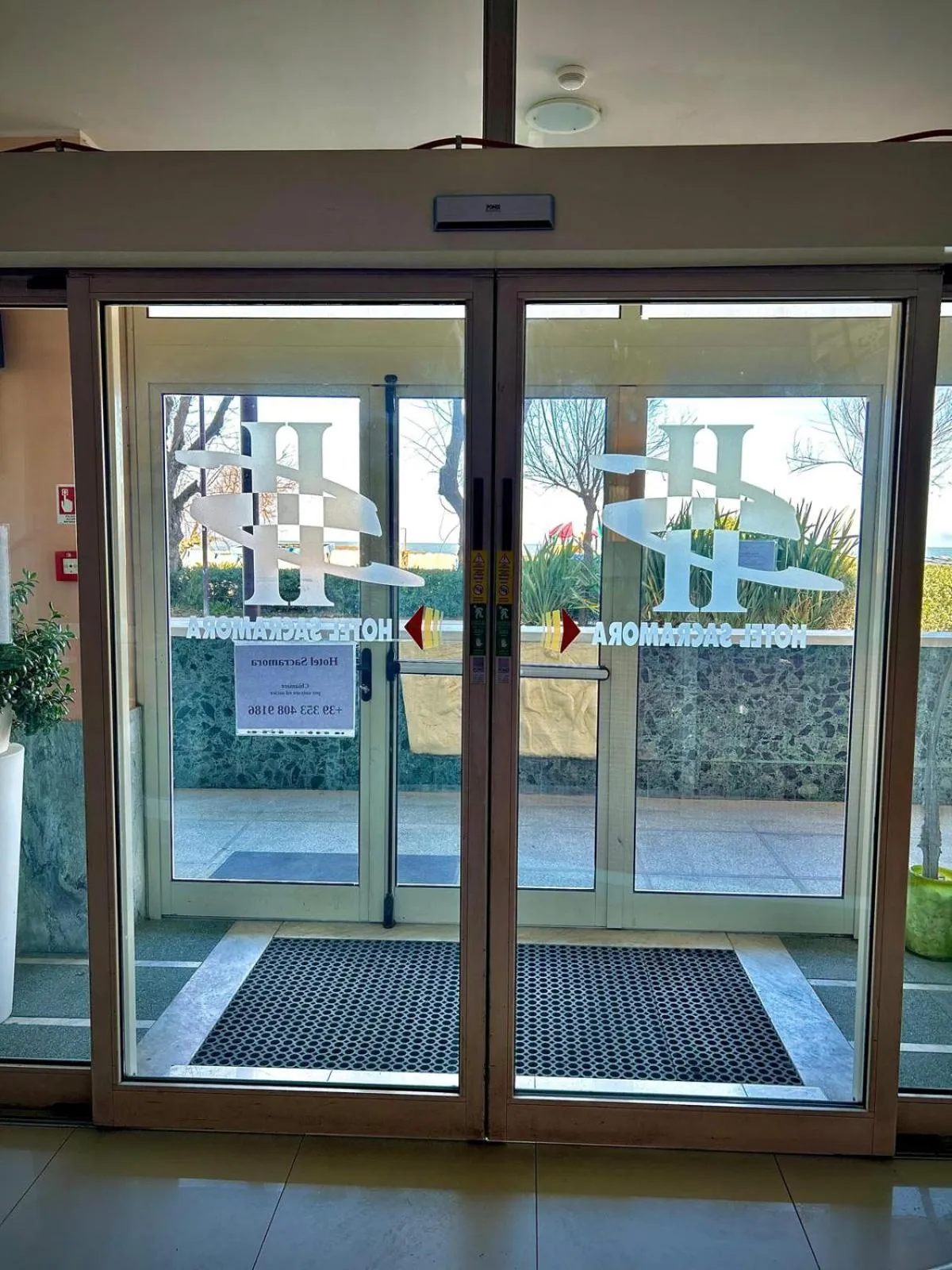 Facade/entrance in Hotel Sacramora