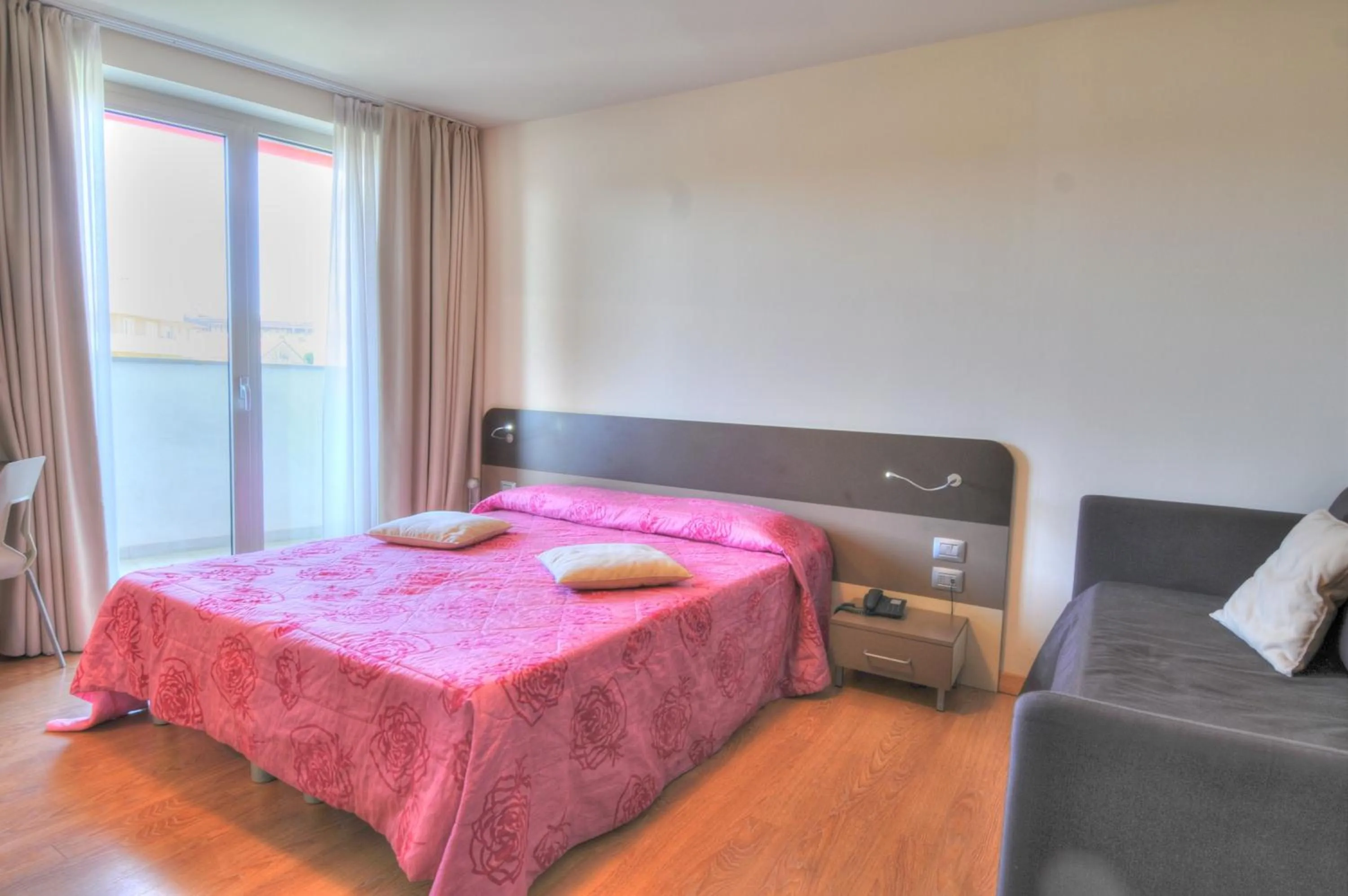 View (from property/room), Bed in Hotel Pasha