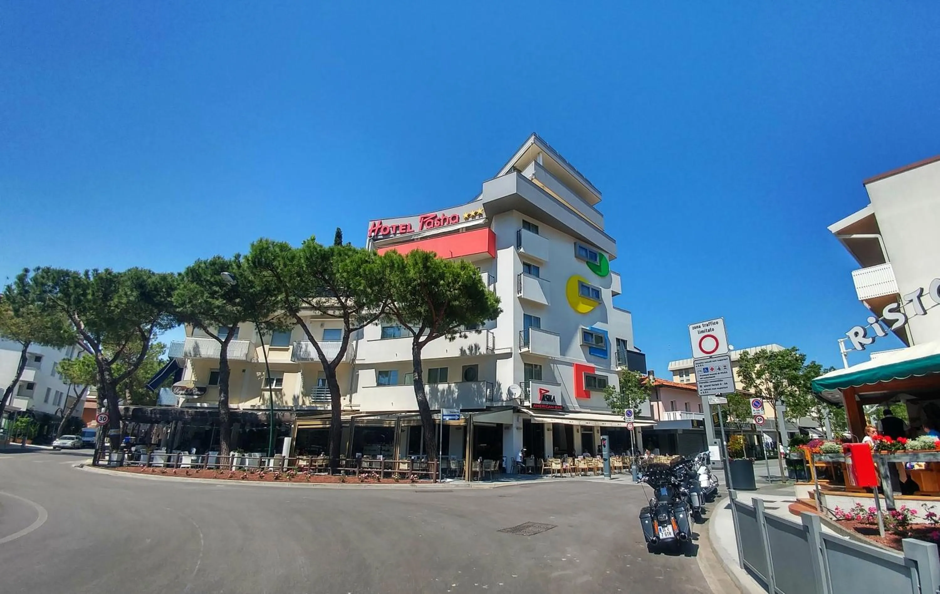 Facade/entrance in Hotel Pasha