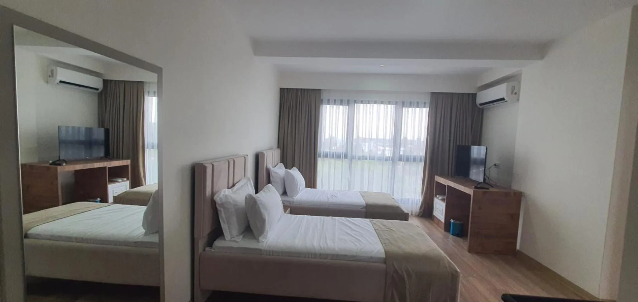 Communal lounge/ TV room, Bed in Petra Port Hotel