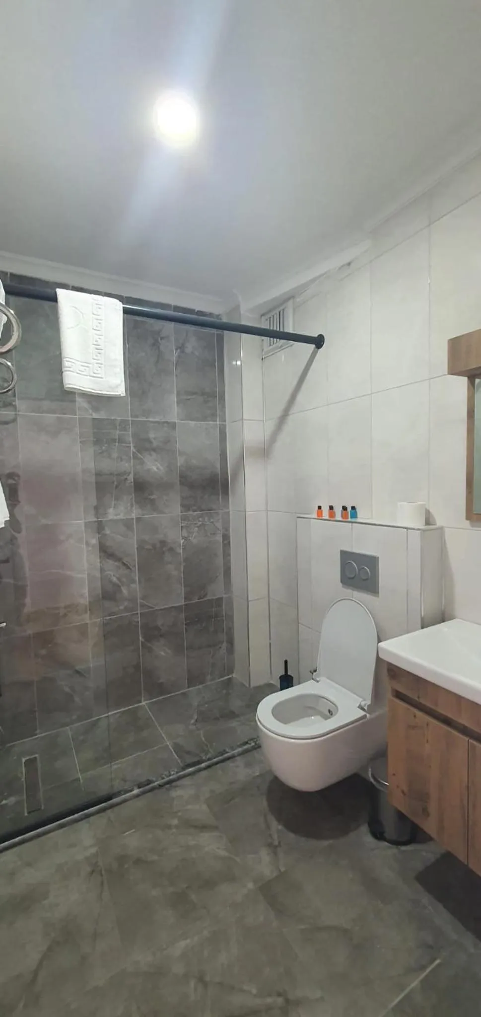 Shower in Petra Port Hotel