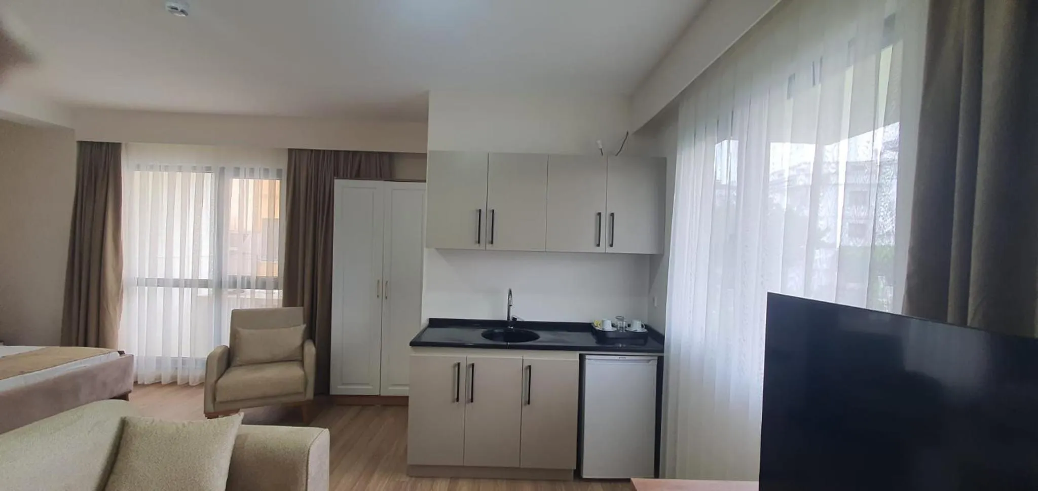 Kitchen or kitchenette in Petra Port Hotel