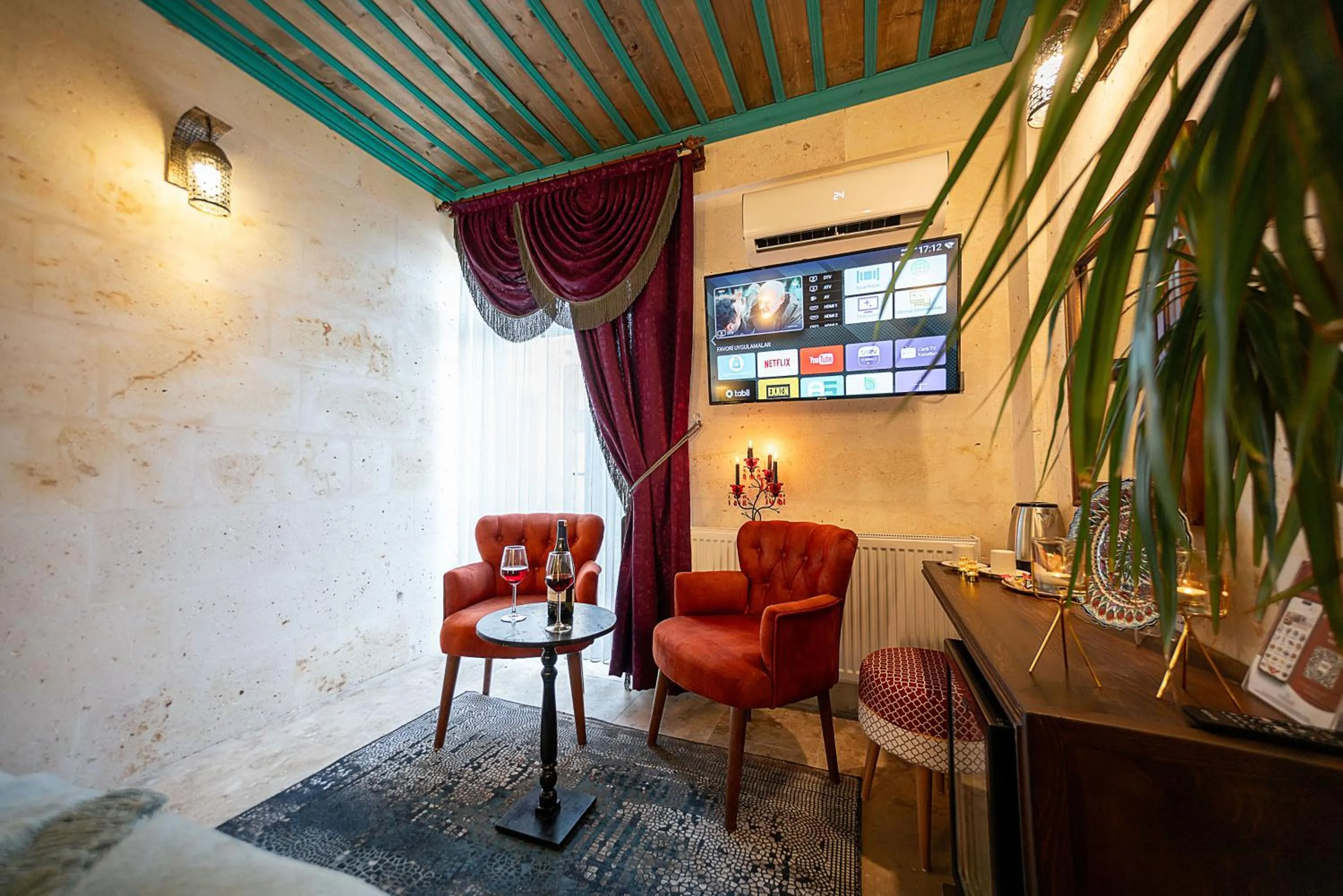 TV and multimedia in Abra Stone House