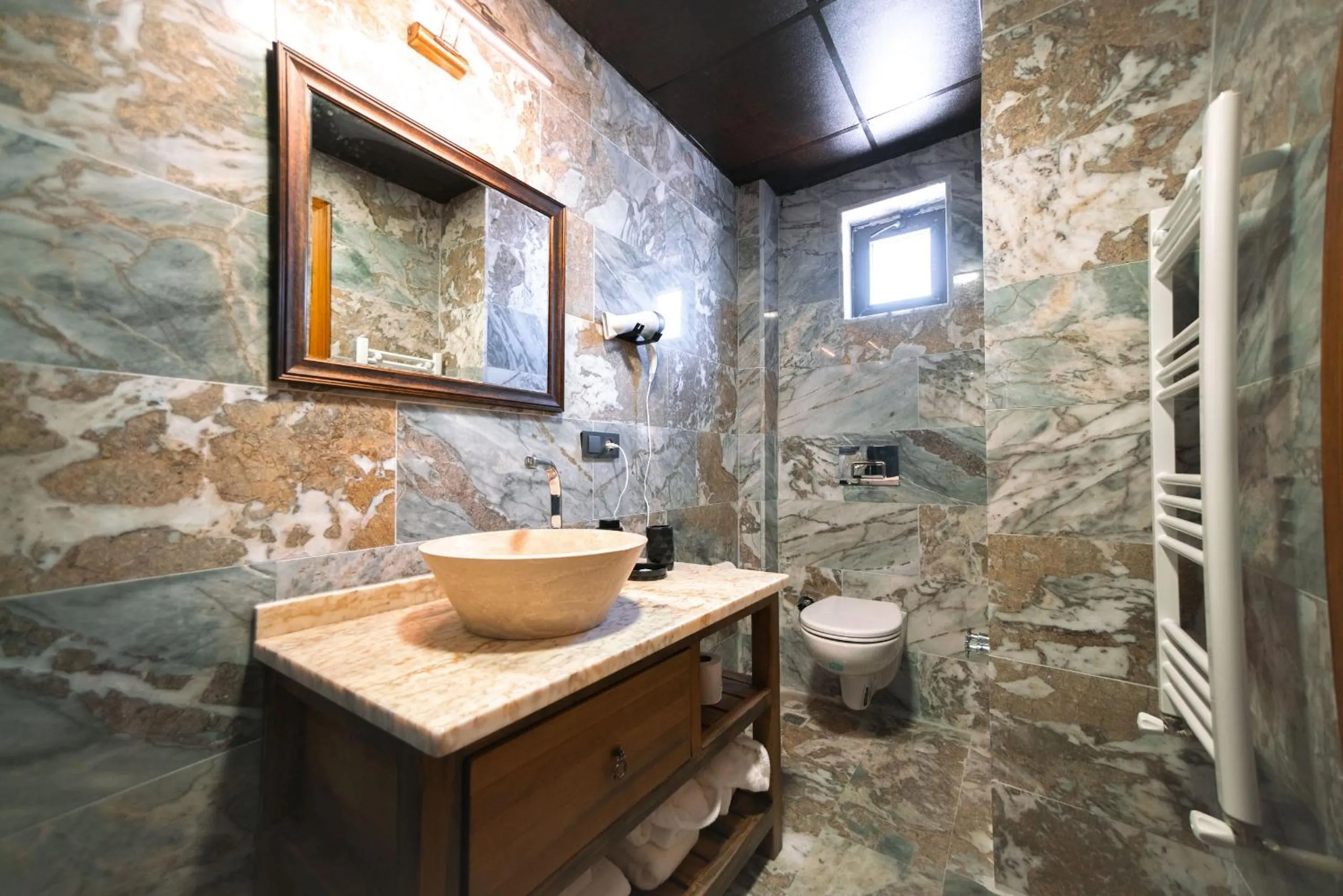 Toilet in Abra Stone House
